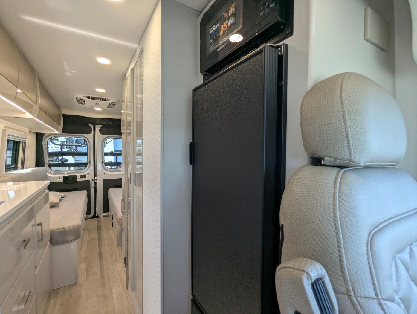 2027 Thor Motor Coach Tellaro 20U - Image 14