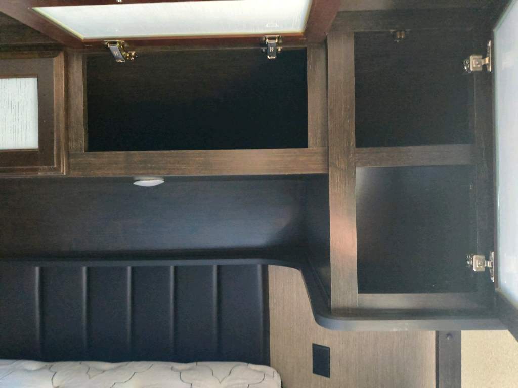 2017 GRAND DESIGN MOMENTUM 350 - Image 26