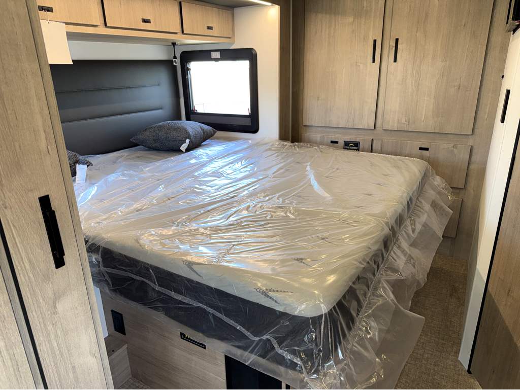 2026 GRAND DESIGN LINEAGE SERIES F 31ZW - Image 20