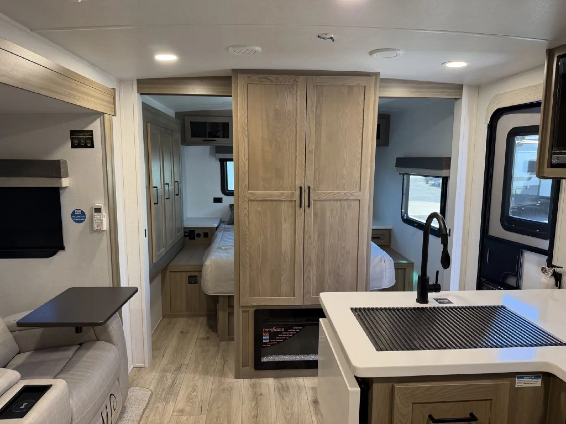 2027 FOREST RIVER ROCKWOOD MINI LITE 2513S - Image 28
