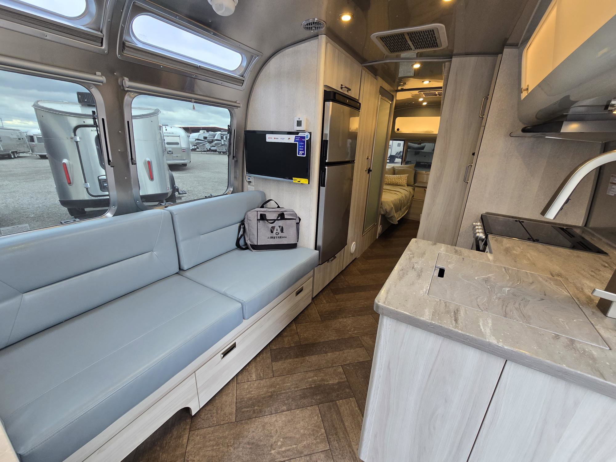 2026 Airstream International 25FB - Image 14
