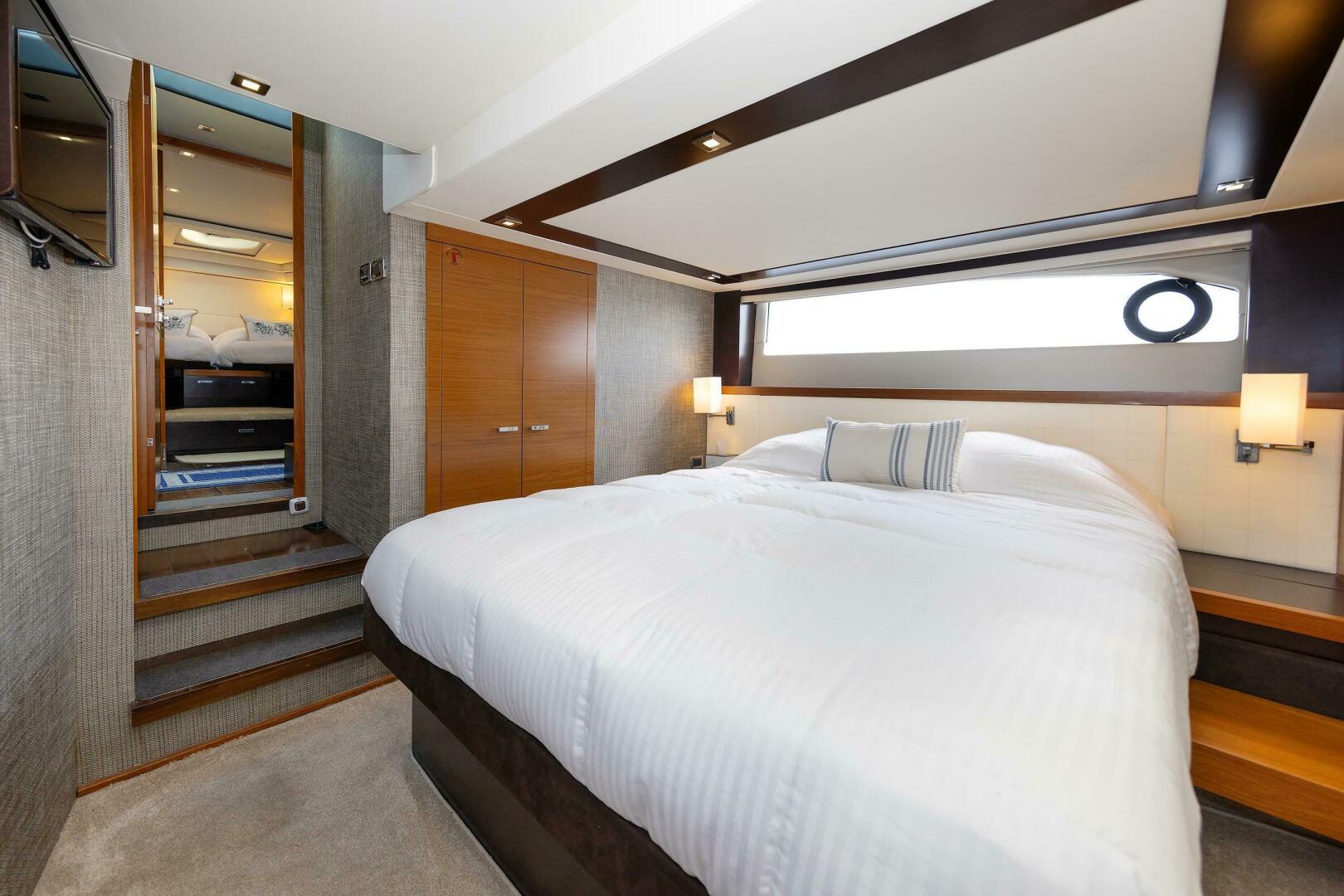 2014 Tiara Yachts 5000 Express - Image 38