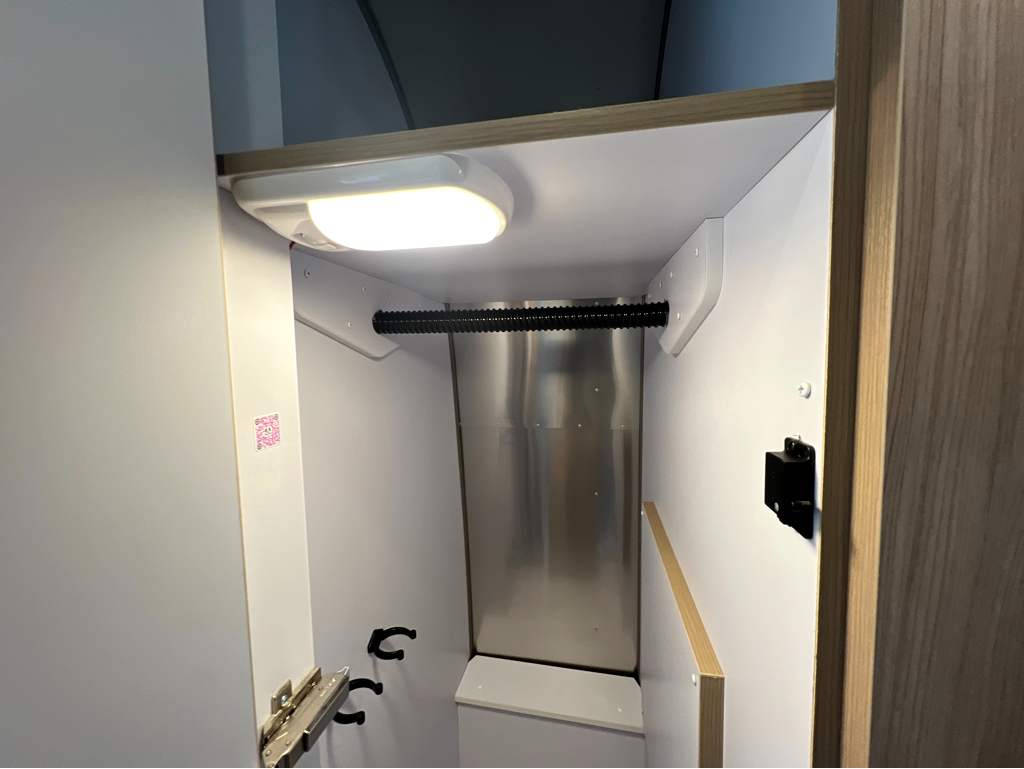 2027 AIRSTREAM FLYING CLOUD 25FBT - Image 17
