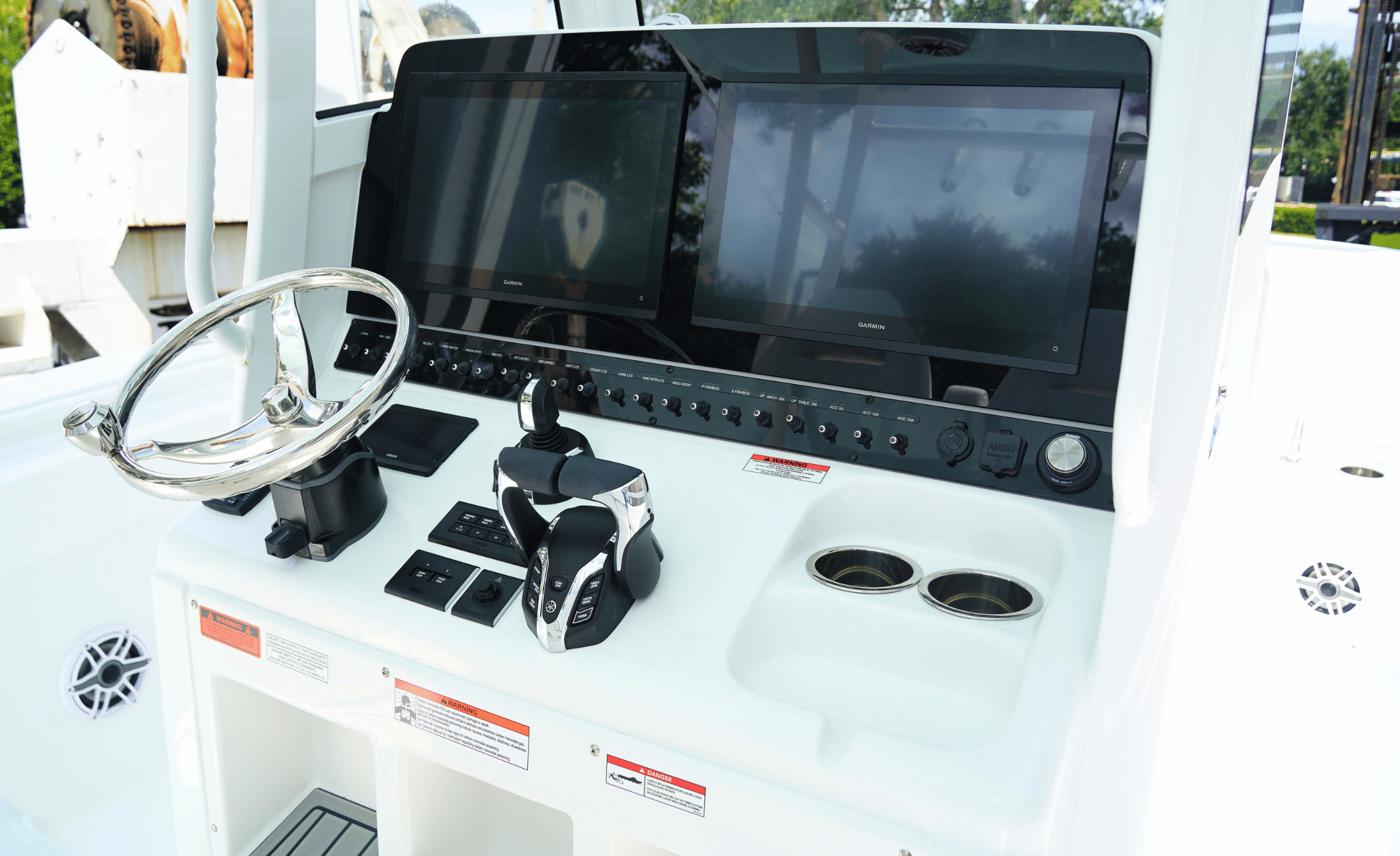 2027 SEA HUNT ULTRA 305SE - Image 41