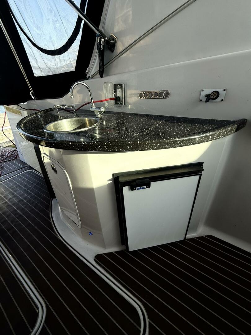 2008 Four Winns 378 Vista - Image 10