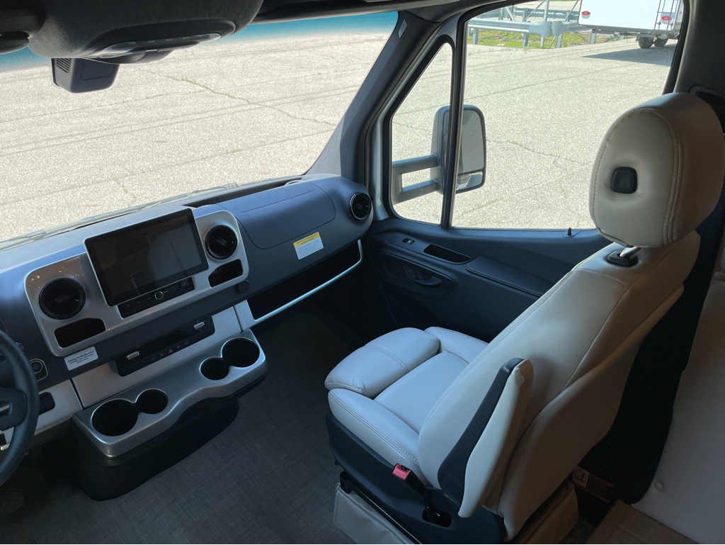 2023 Thor Motor Coach Delano Sprinter 24FB - Image 20