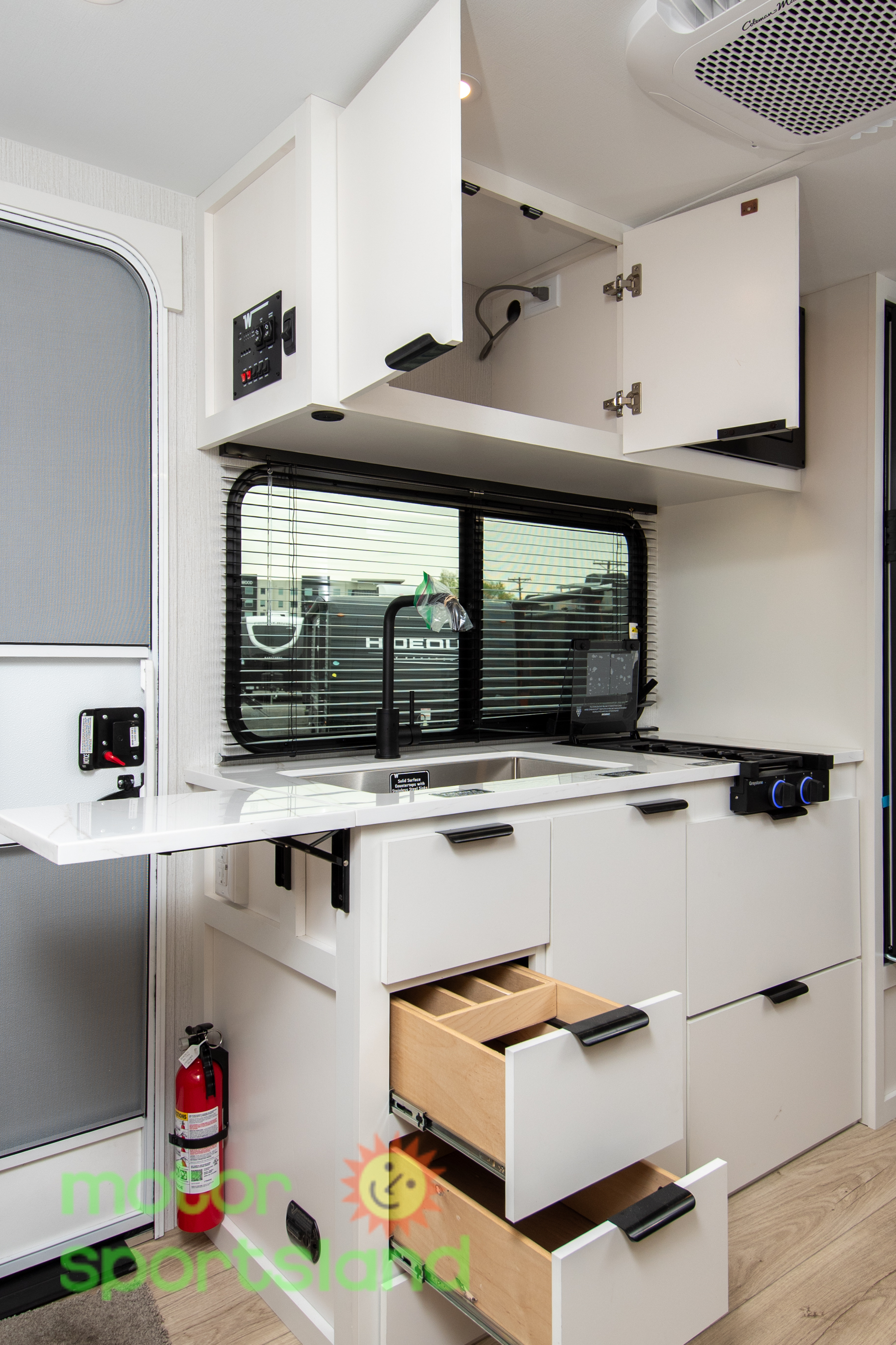 2026 Winnebago Micro Minnie 2108TB - Image 33