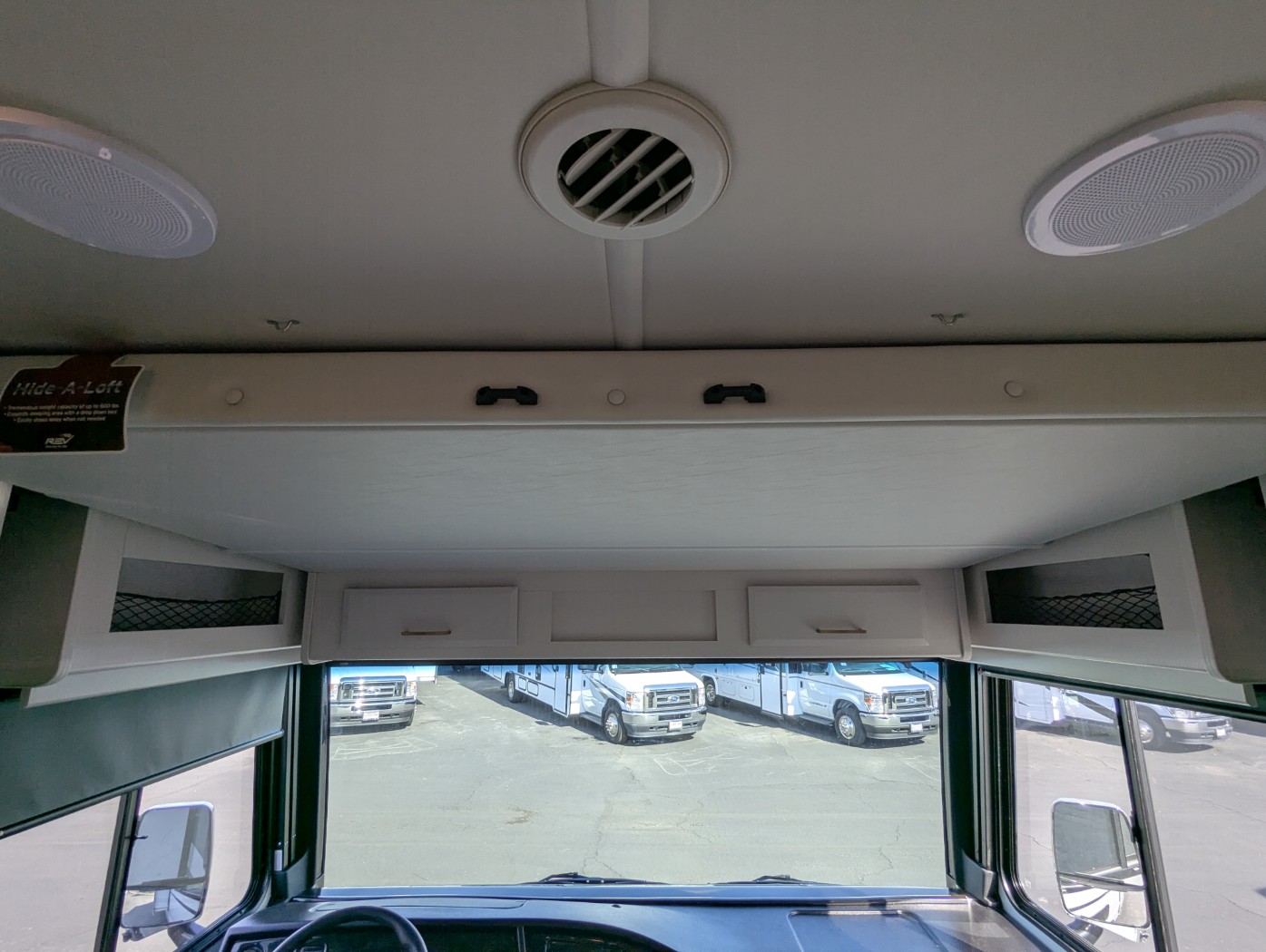 2026 Fleetwood Flair 29M - Image 11