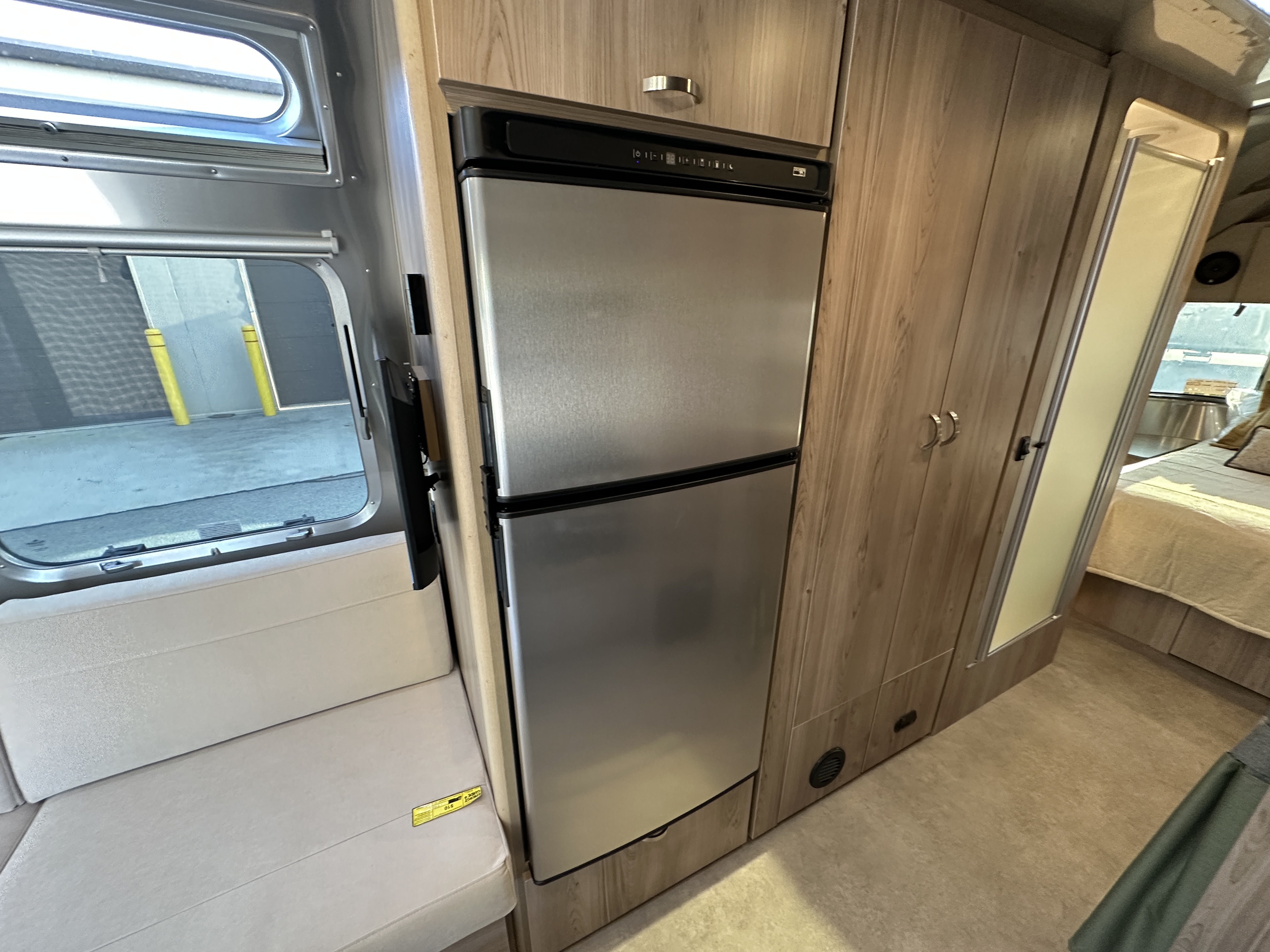 2027 Airstream Flying Cloud 27FB - Image 19