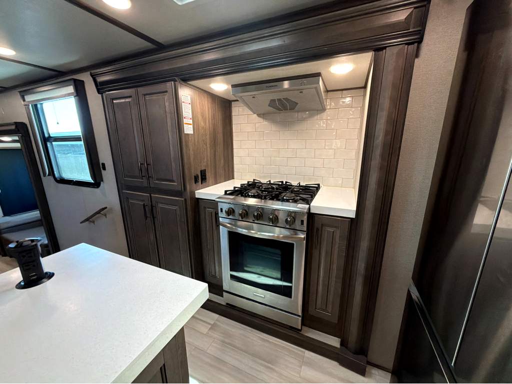 2022 GRAND DESIGN SOLITUDE 390RK - Image 19
