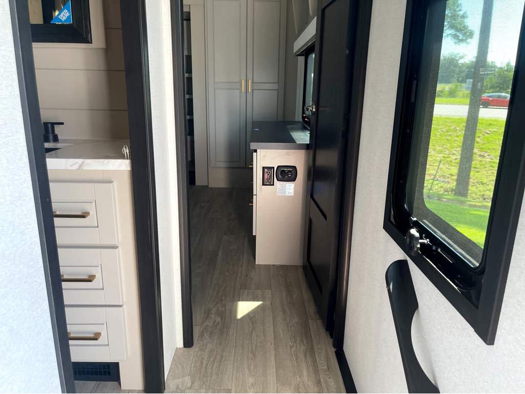 2027 JAYCO NORTH POINT 375TBDB - Image 27