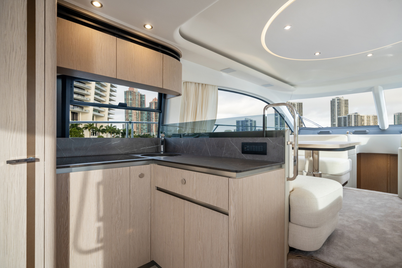2023 Azimut 53 FLY Base - Image 27