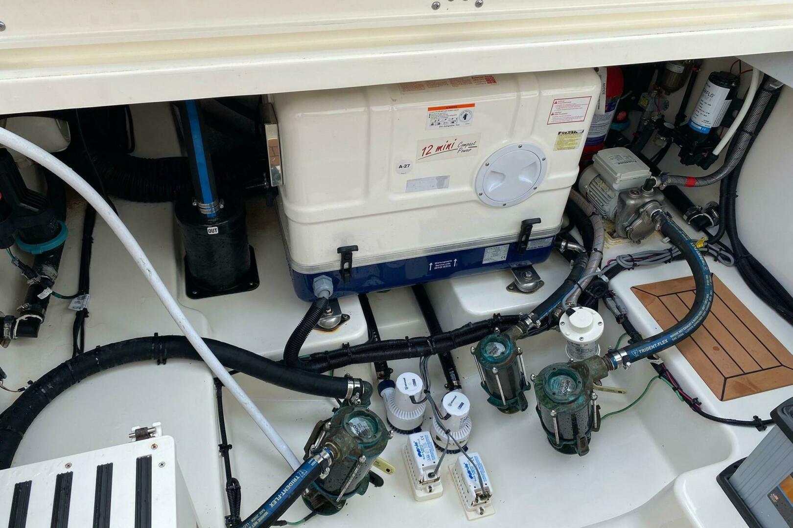 2022 Boston Whaler Conquest 405 - Image 28