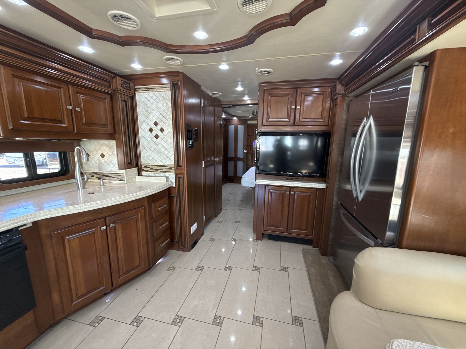 2011 Tiffin Allegro Bus 43 QGP - Image 16