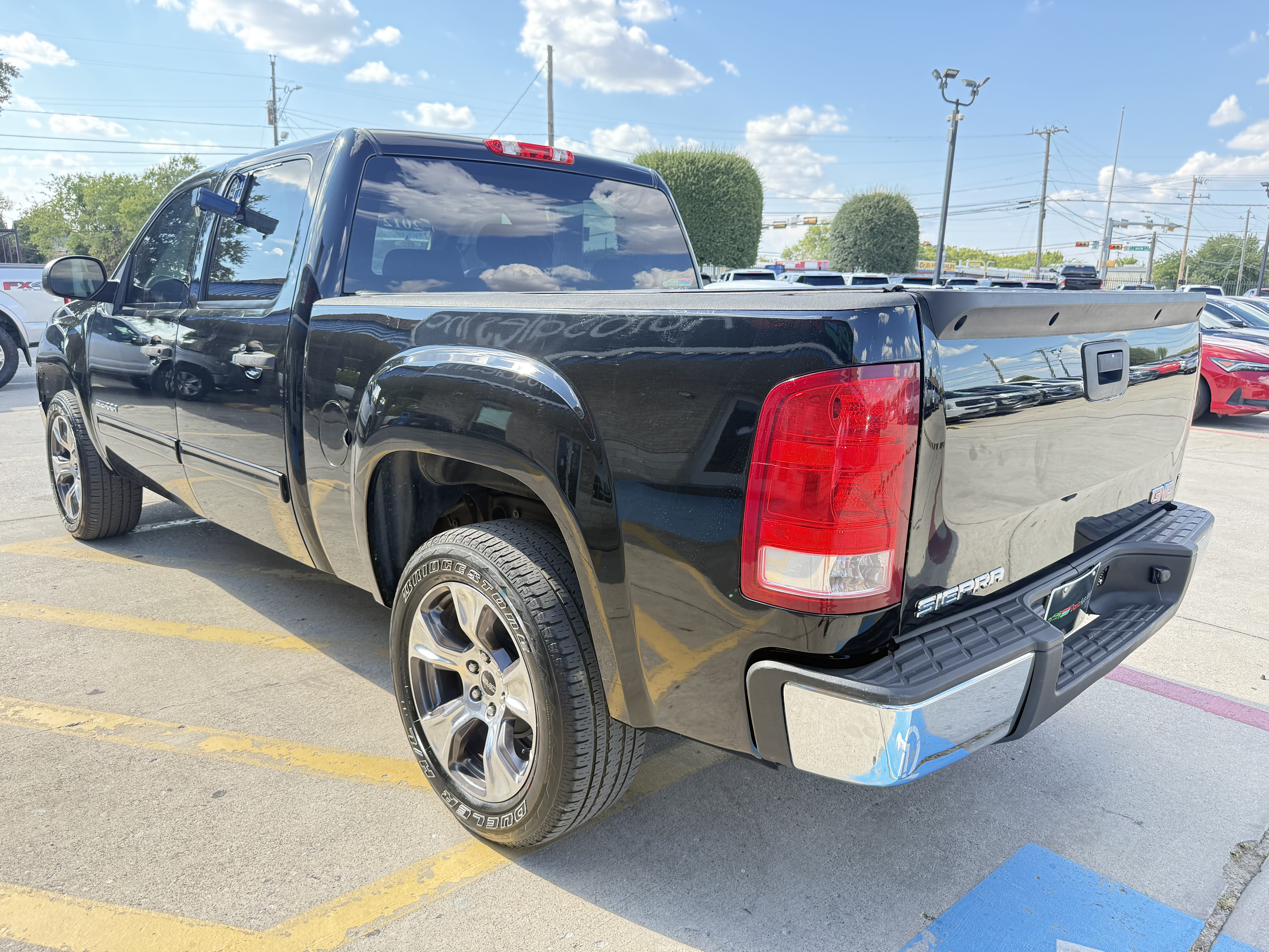 2012 GMC Sierra 1500 Pickup-V8 Crew Cab SL 2WD - Image 9