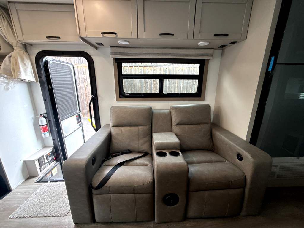 2027 JAYCO GREYHAWK XL 32U - Image 17