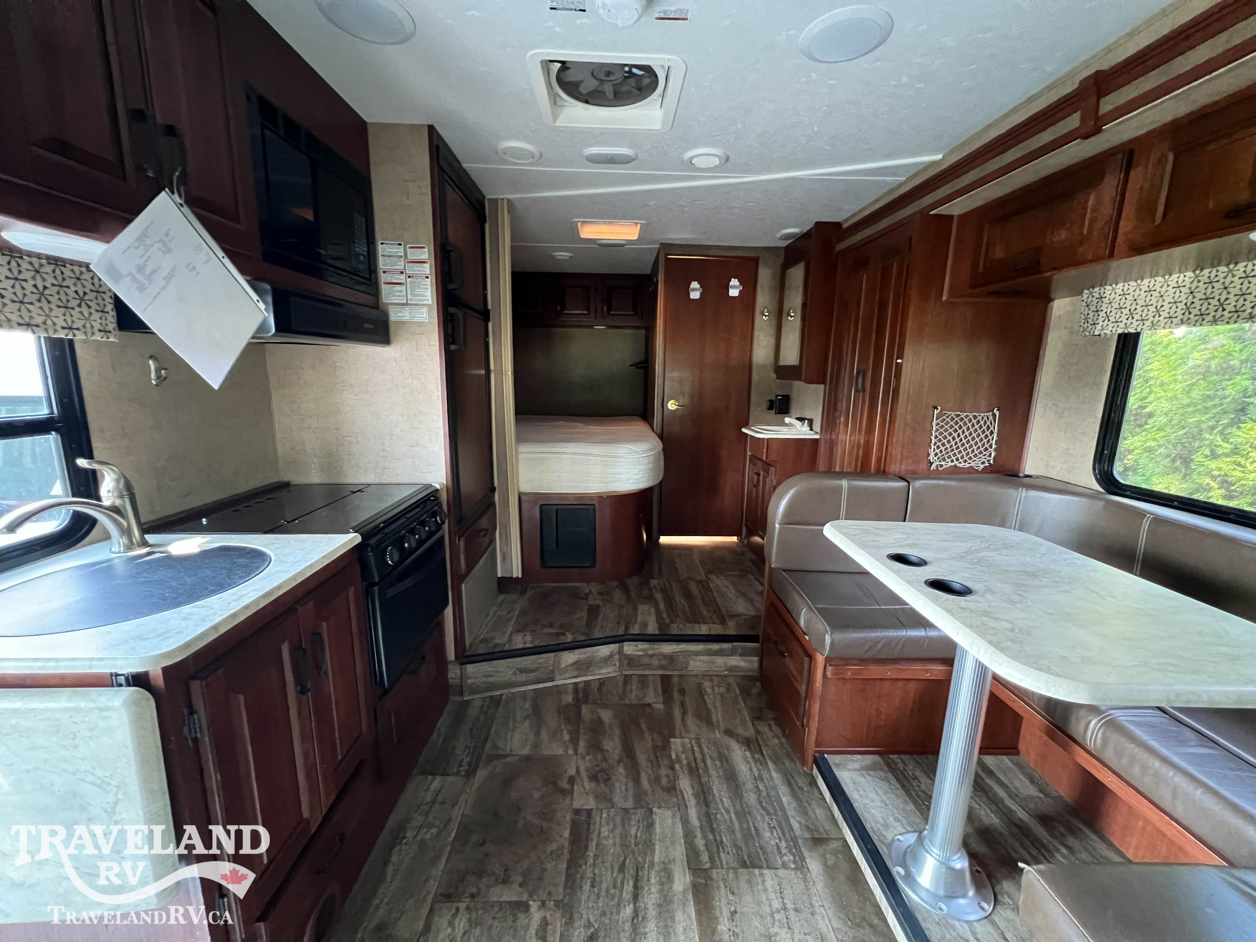 2016 Forest River SUNSEEKER 229OCD - Image 2