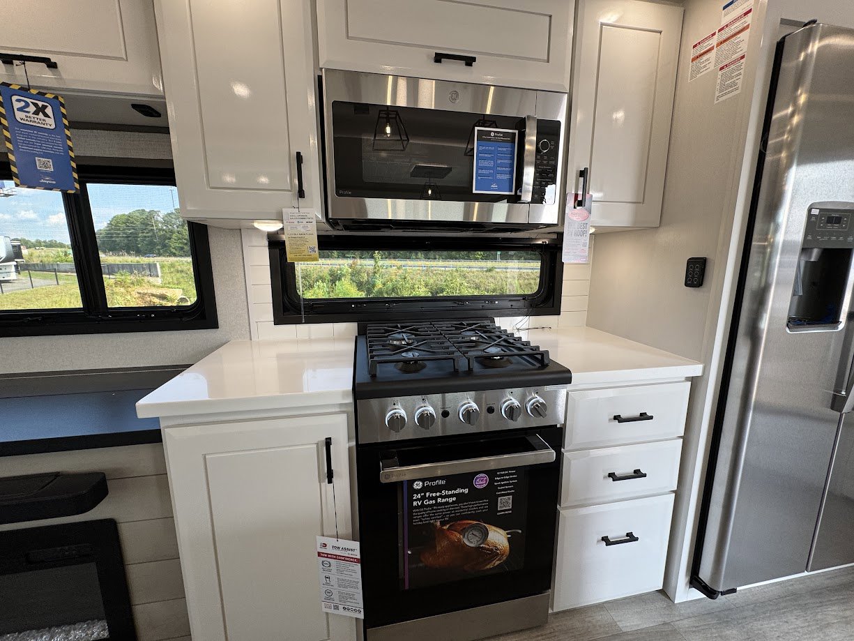 2026 JAYCO PINNACLE 32RLTS - Image 17