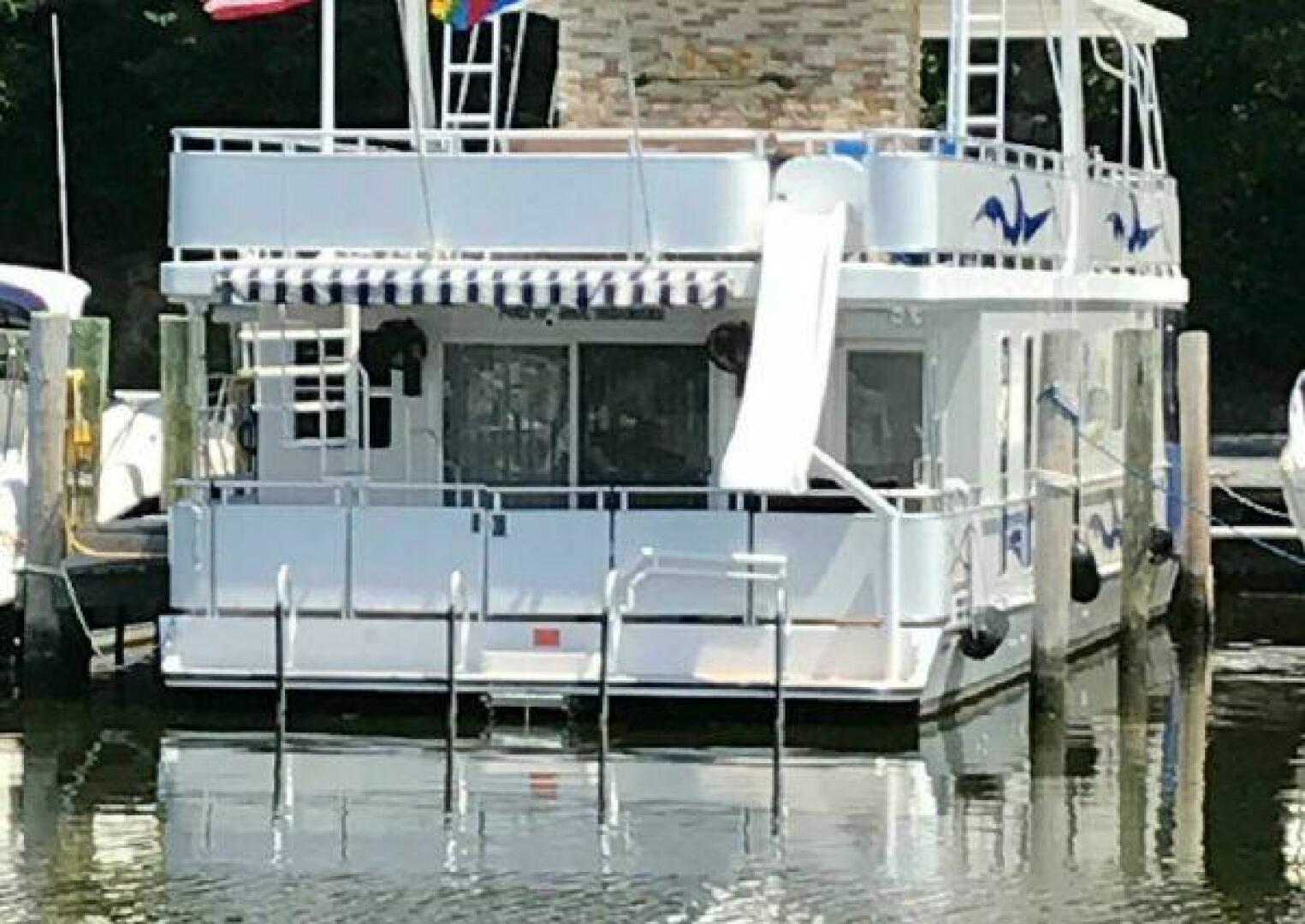 2017 Sumerset Houseboat - Image 2