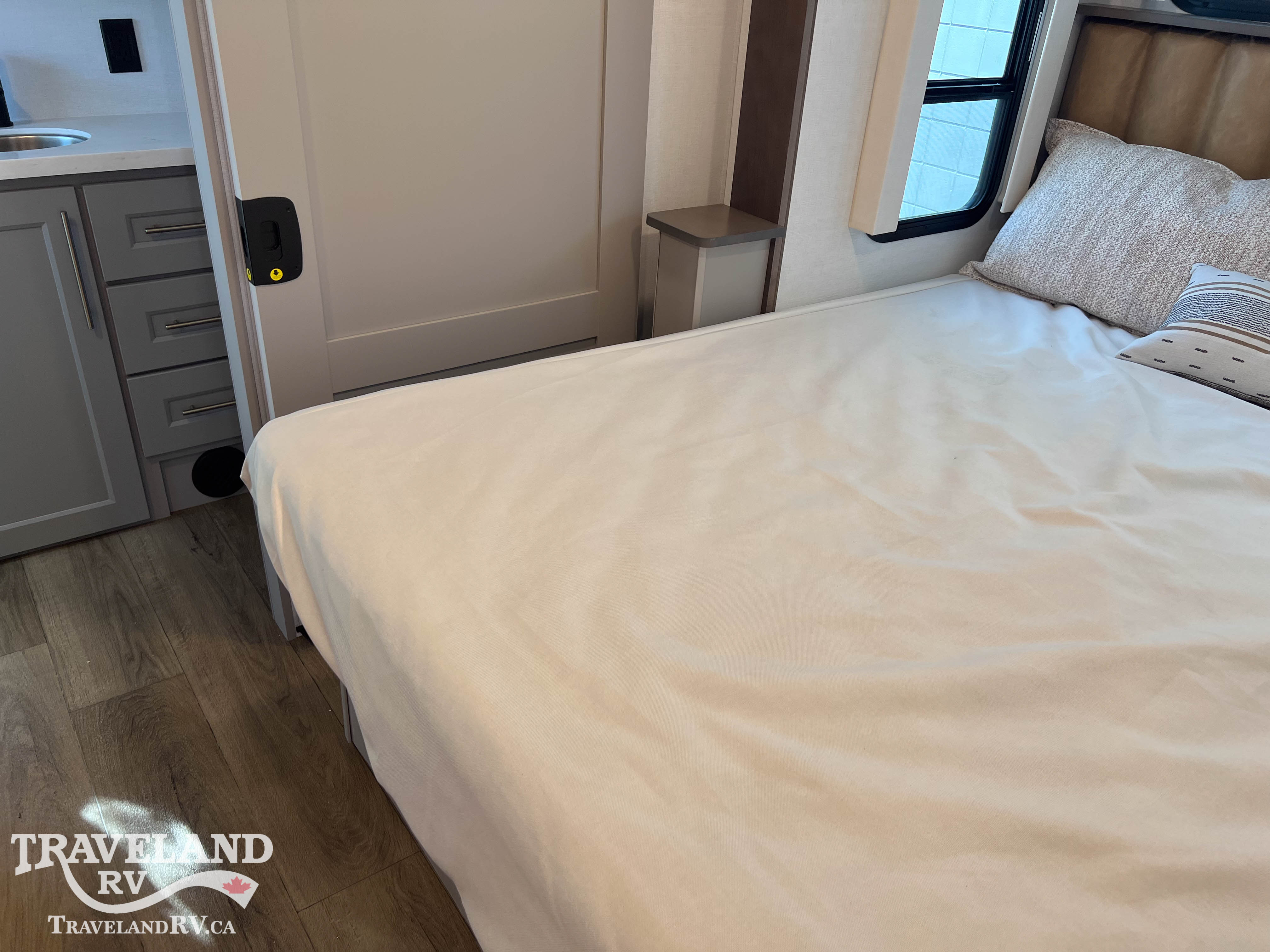 2026 Alliance RV Paradigm 395DS - Image 30