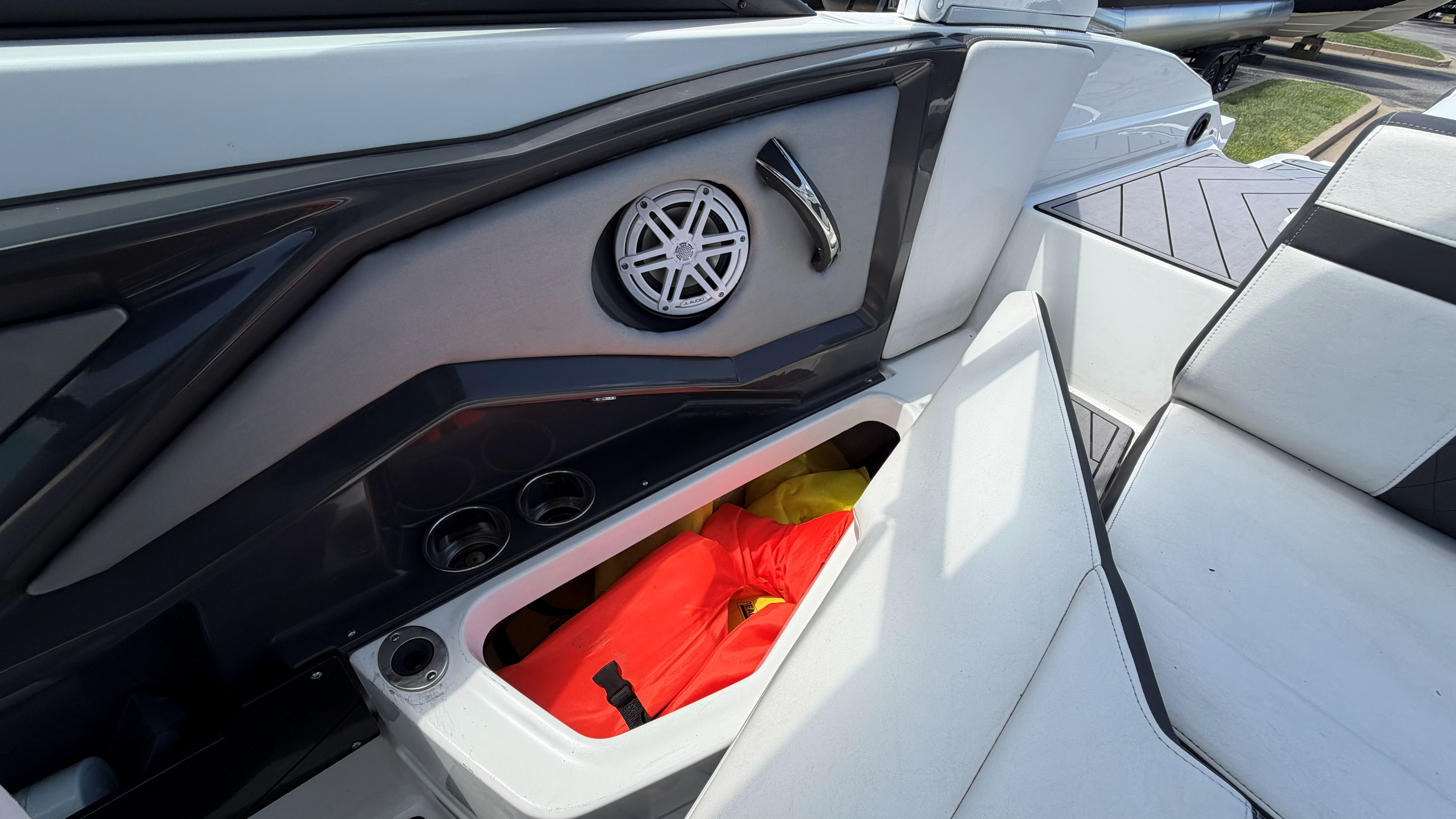 2023 Monterey 238 Super Sport - Image 31