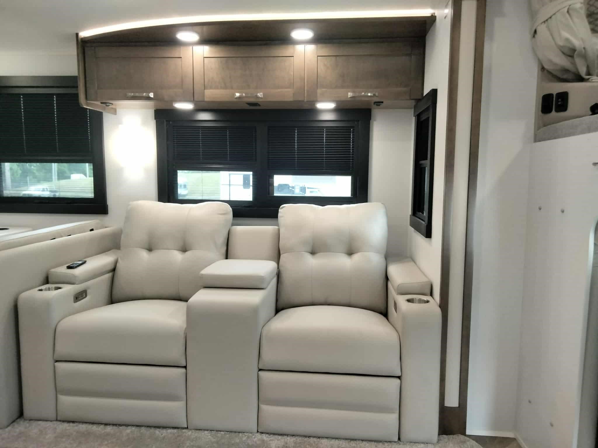2026 ENTEGRA COACH ACCOLADE 37M - Image 17