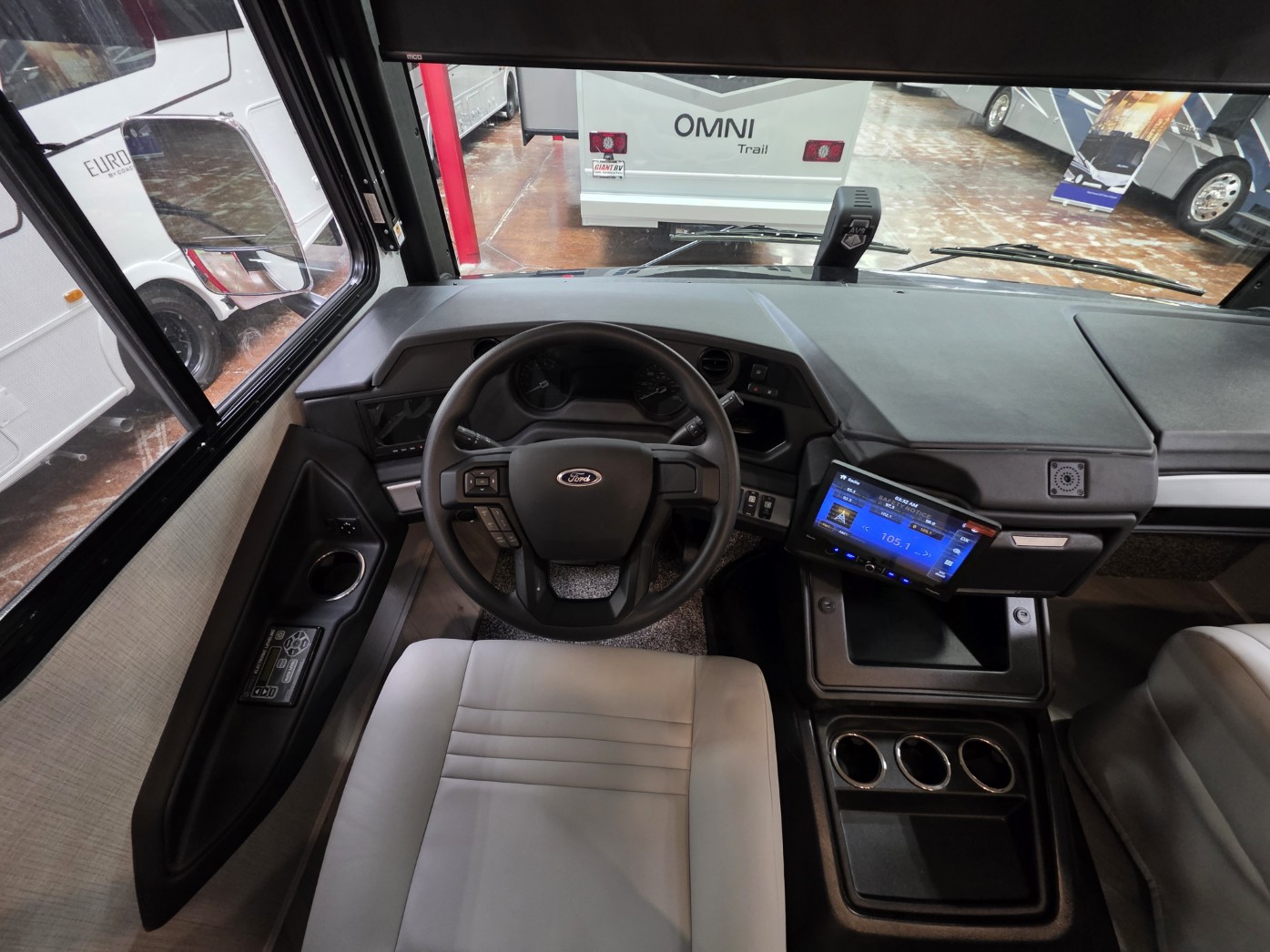 2026 Holiday Rambler Invicta 33HB - Image 38