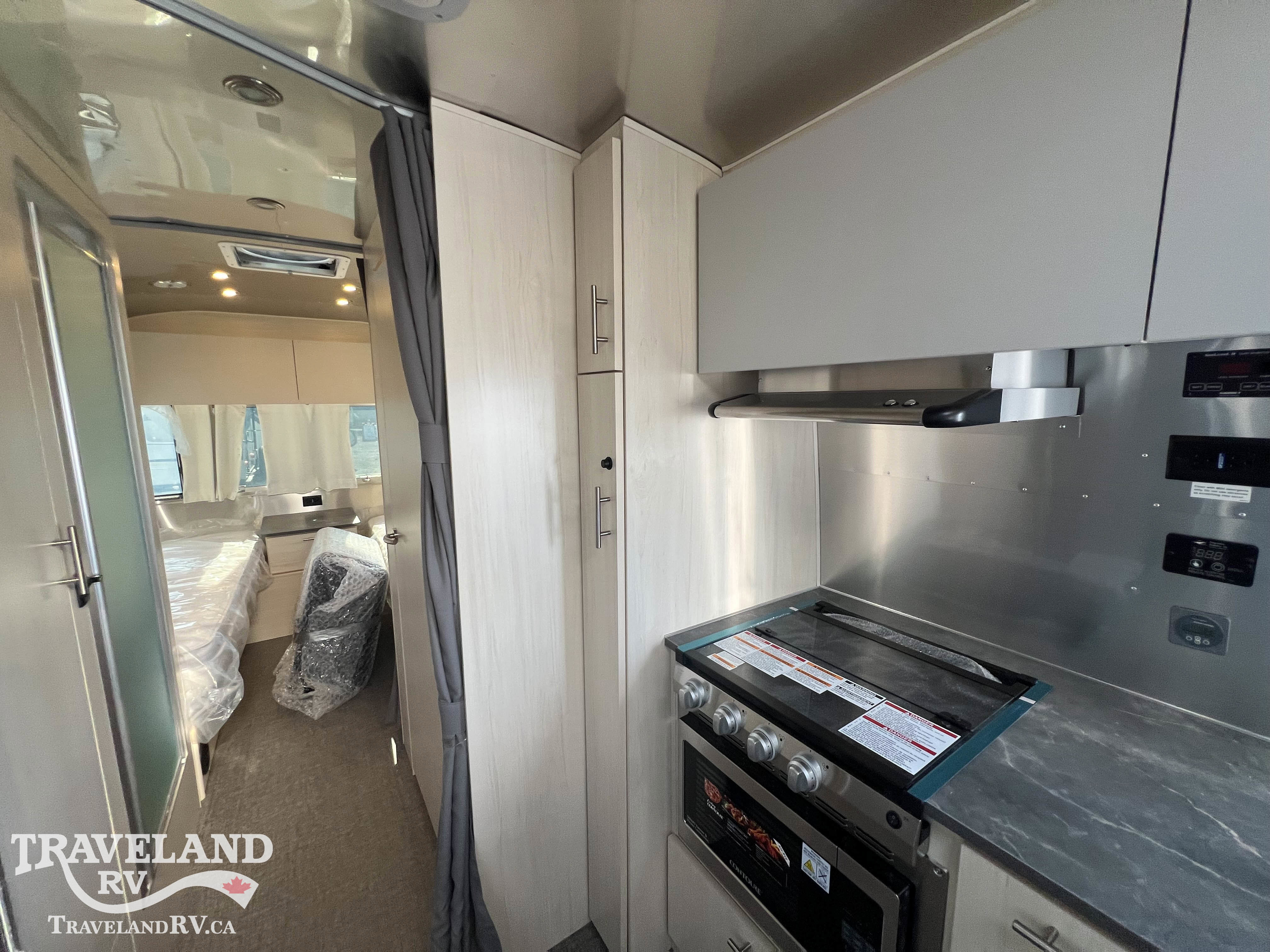 2026 Airstream Flying Cloud 25FB - Image 14