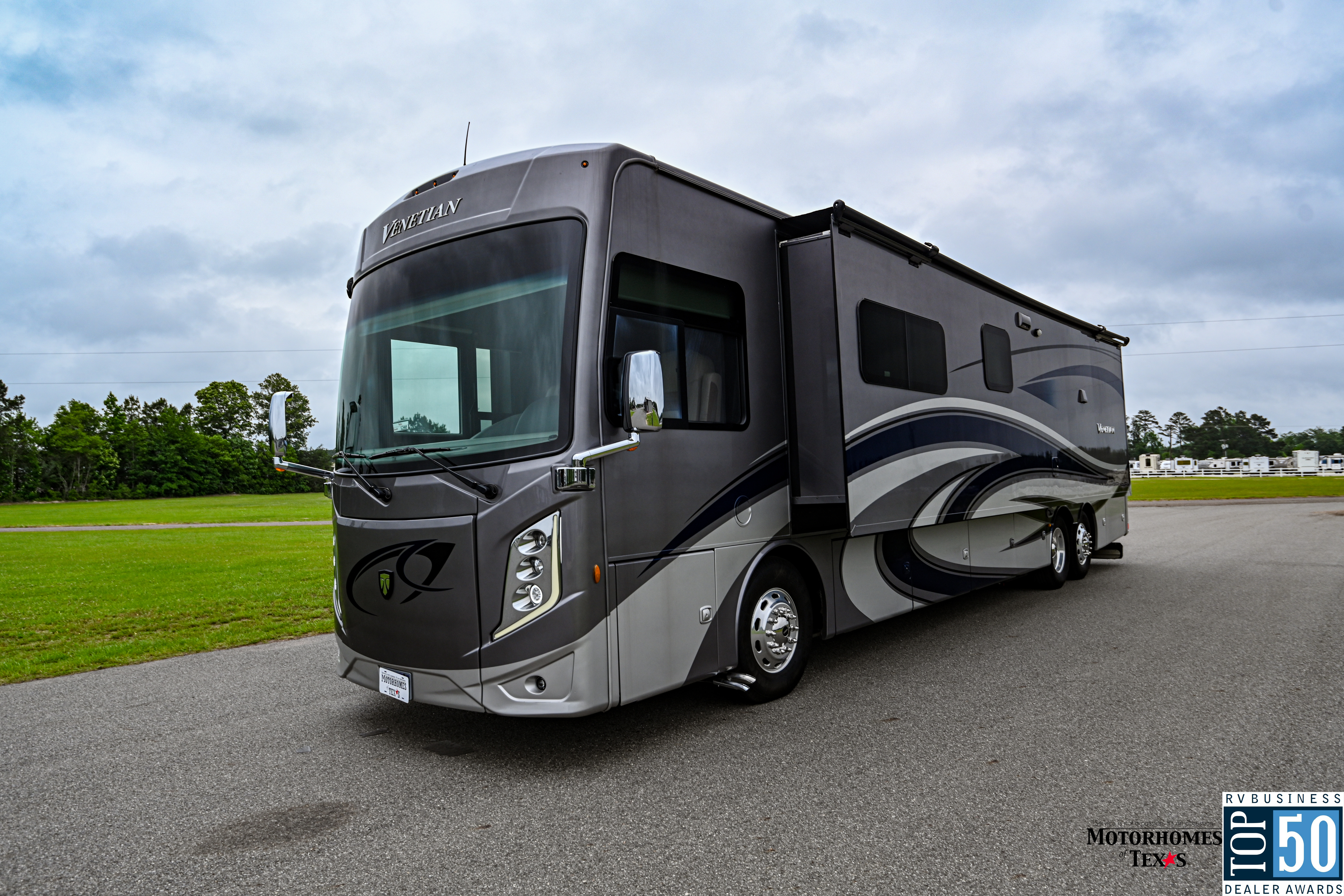 2022 Thor Motor Coach Venetian F42 - exterior 1
