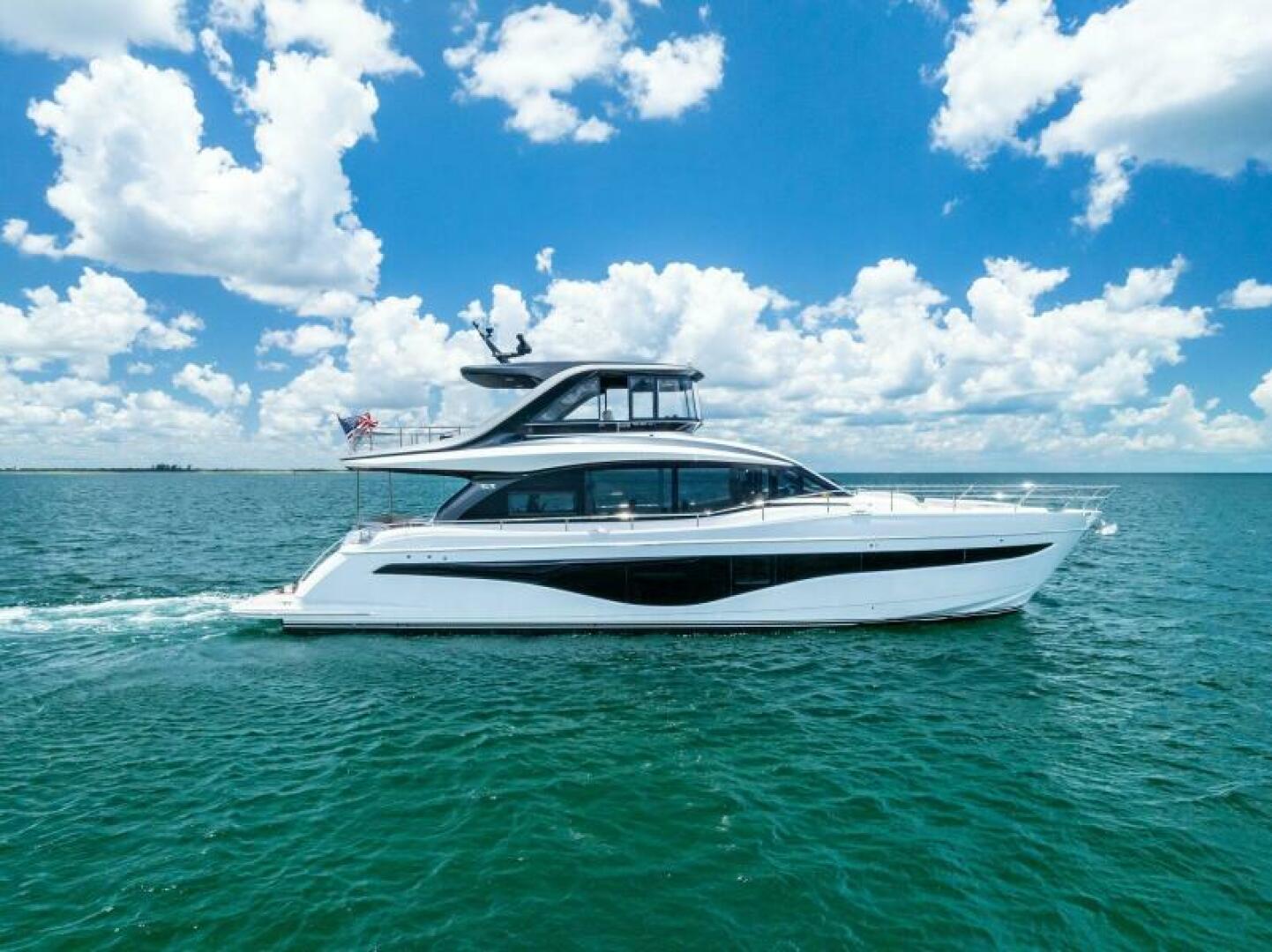 2024 Princess Y72 Motor Yacht - Image 10
