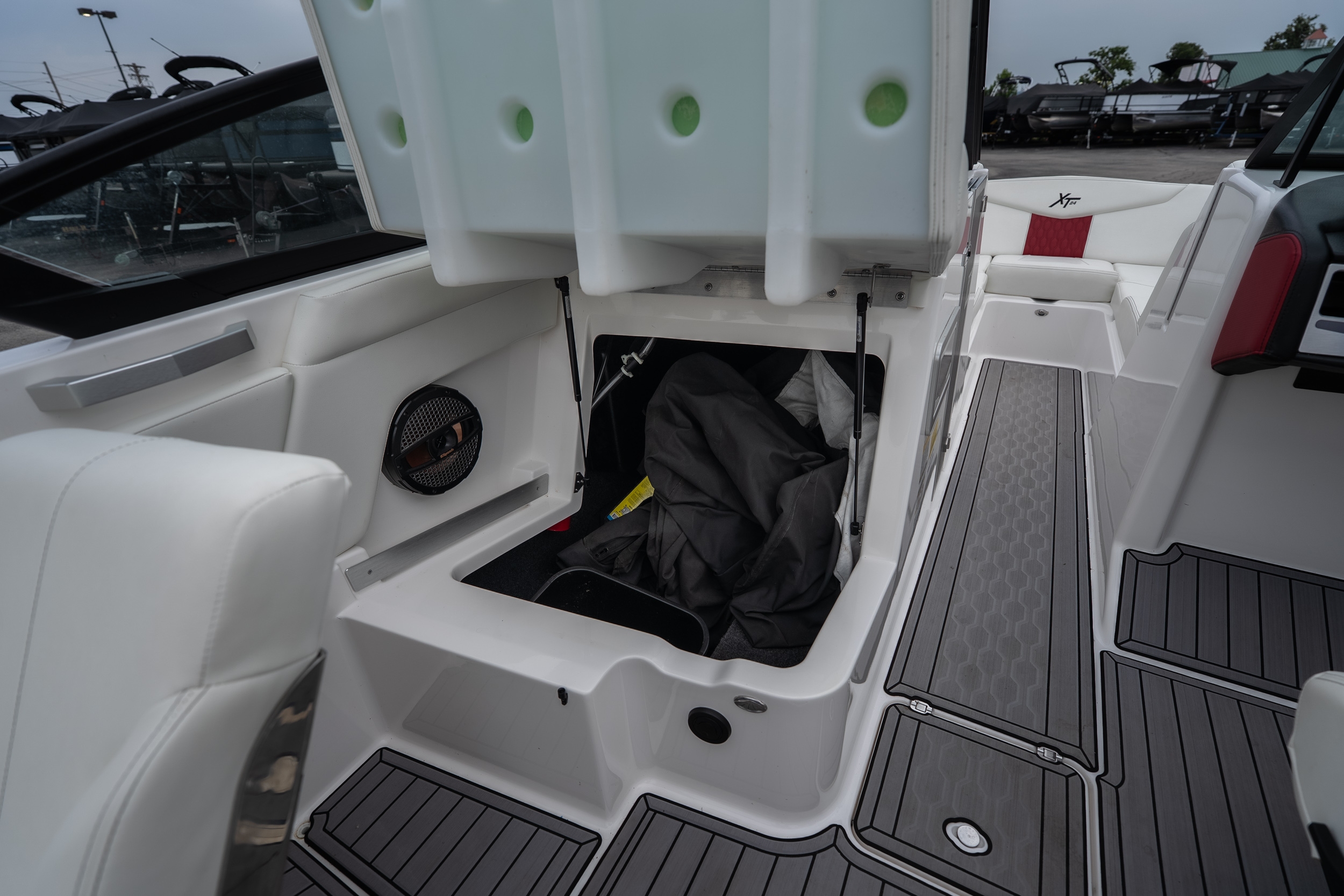 2023 MasterCraft XT24 - Image 23