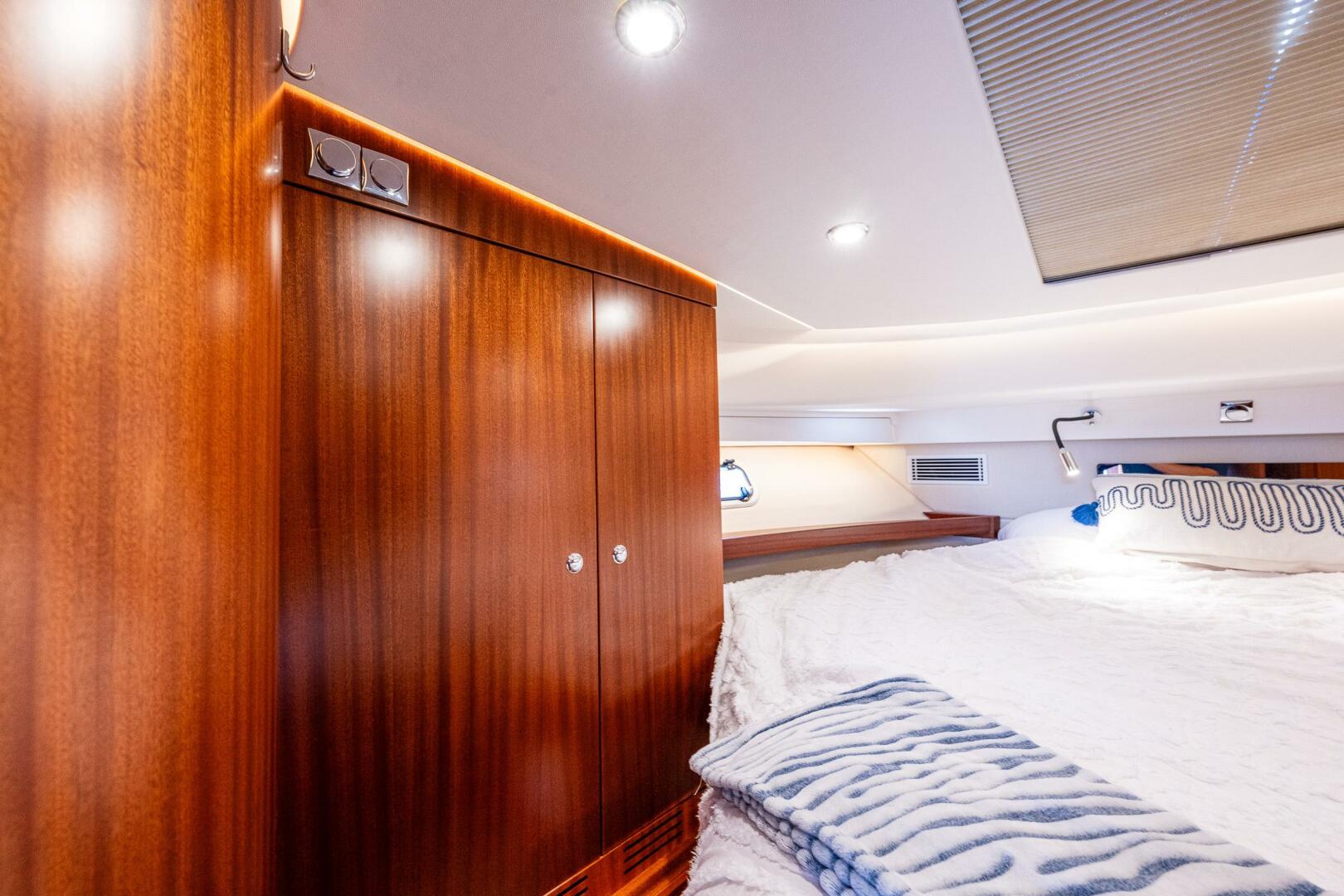 2023 Nimbus 405 Flybridge - Image 27