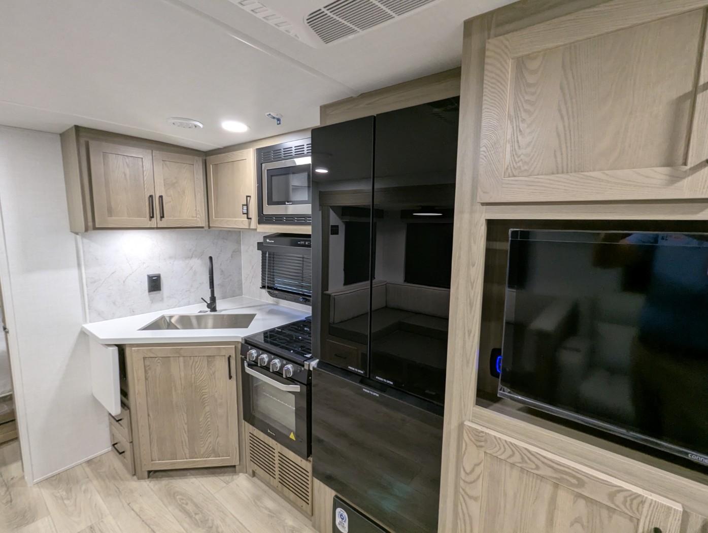 2027 Forest River Rockwood Ultra Lite 2706BH - Image 26