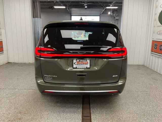 2027 Chrysler Pacifica Select AWD - Image 6