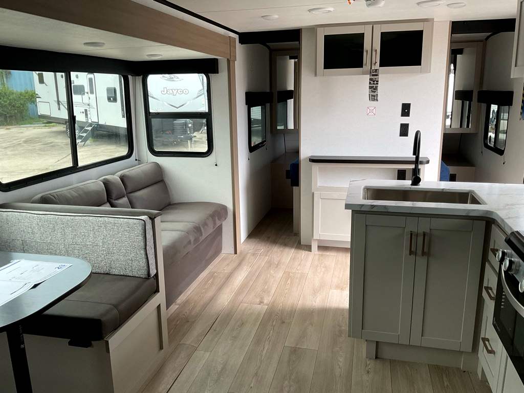 2027 JAYCO Jay Feather 26BHSL - Image 8