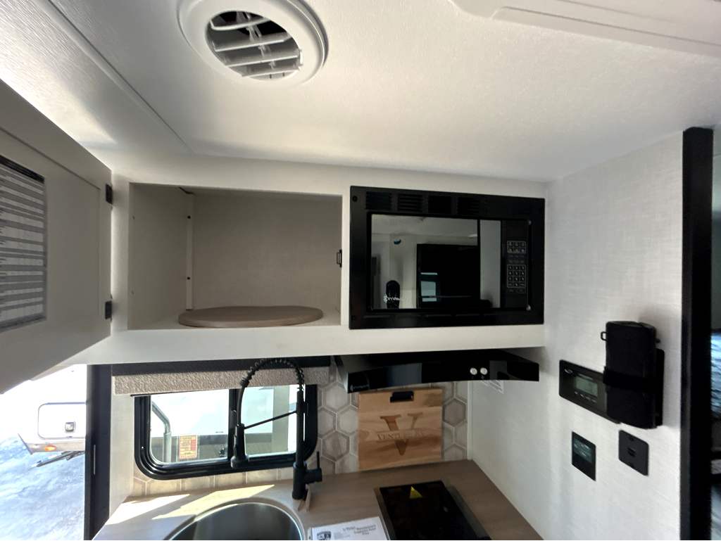 2026 VENTURE RV SPORTTREK STINGER 222VUD - Image 22