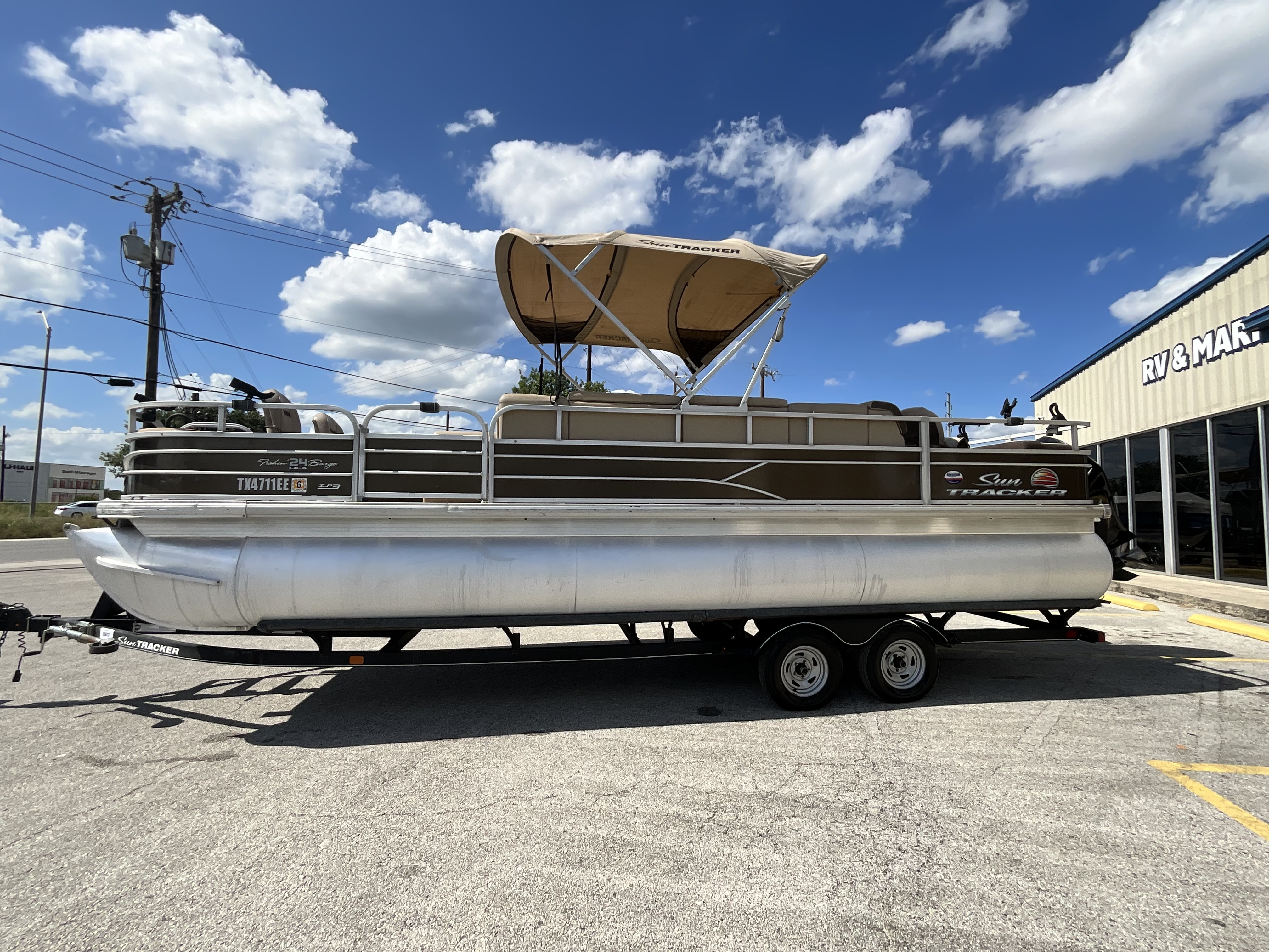 2018 TRACKER 2018 PARTY BARGE 24 XP3 - Image 1