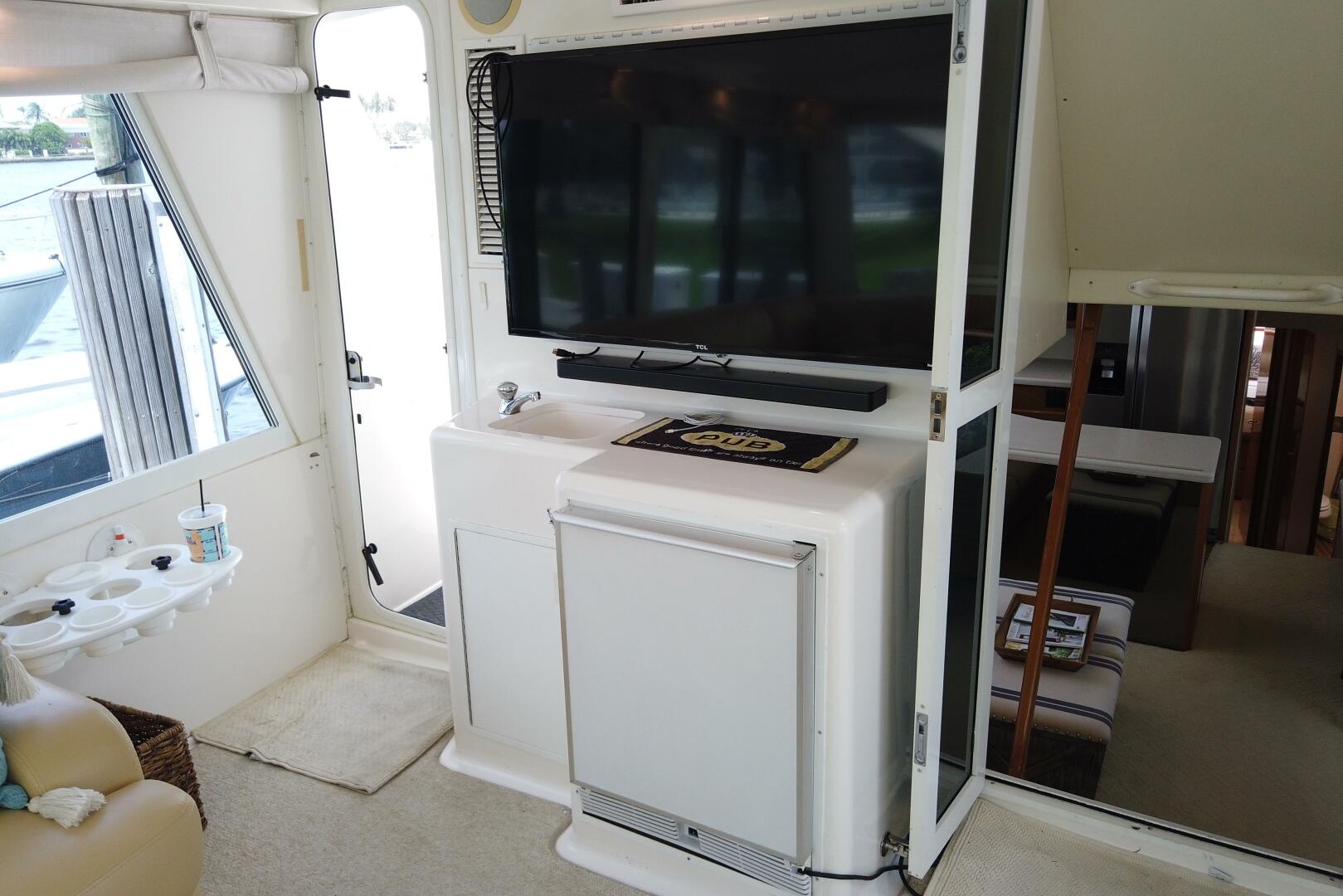 1999 Viking Motoryacht - Image 16