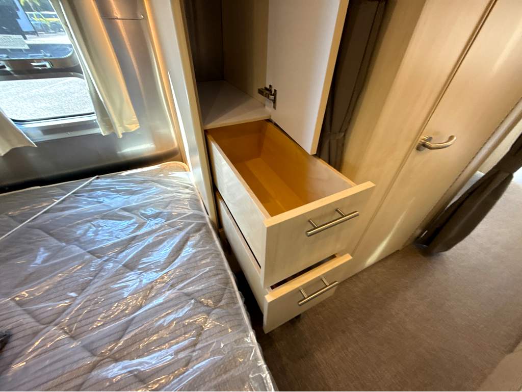 2026 AIRSTREAM FLYING CLOUD 25FBQ - Image 23