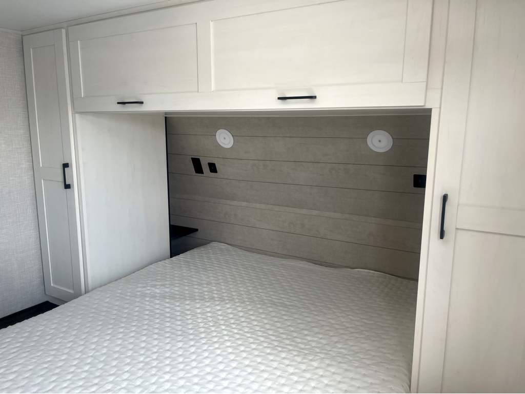 2026 VENTURE RV SIENNA 241VRD - Image 5