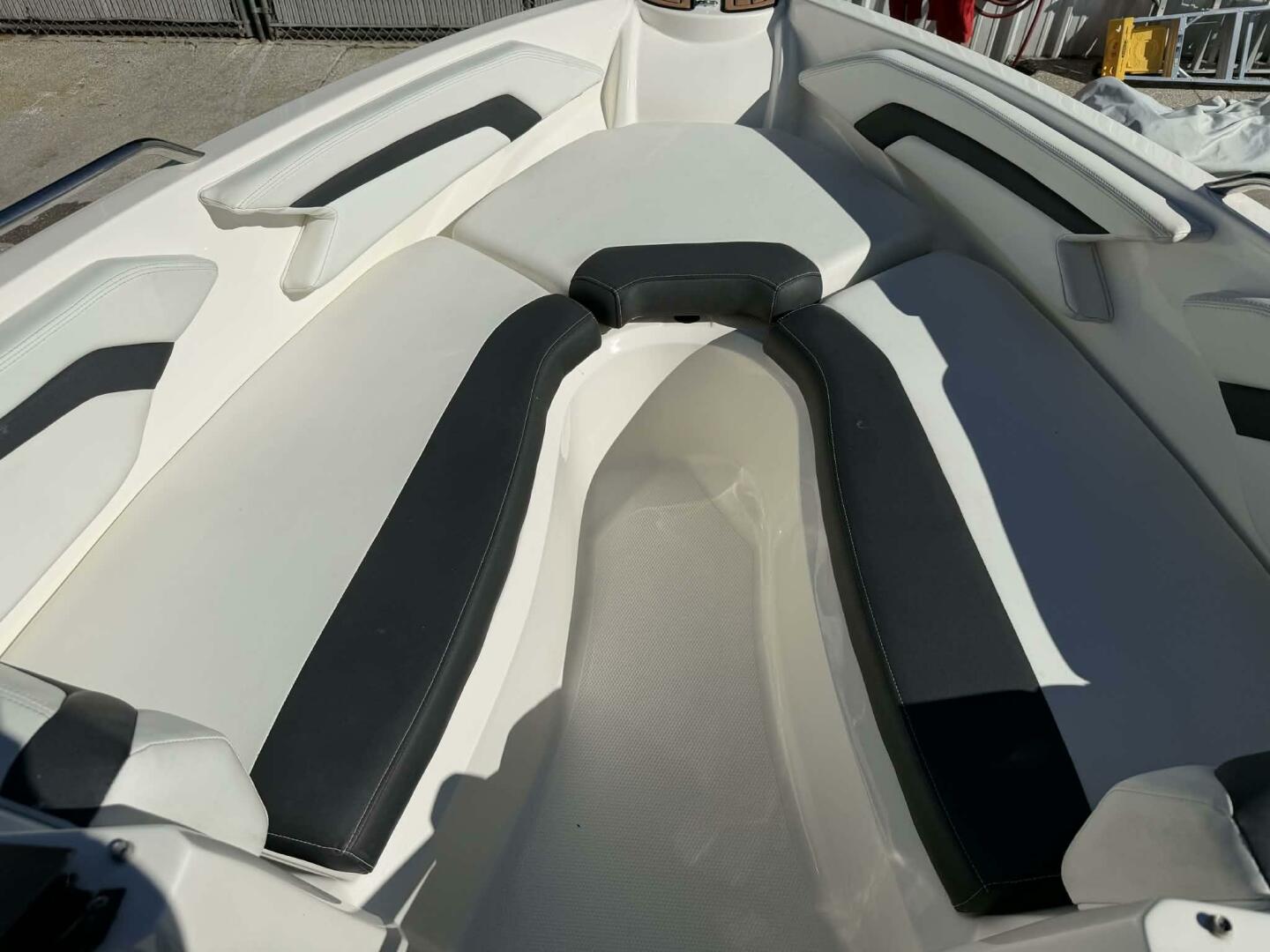 2015 Larson LX 225S IO - Image 16