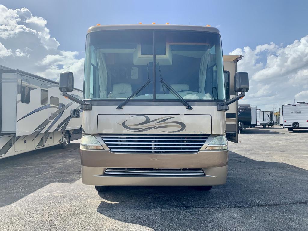 2005 MOUNTAIN AIRE 3778-WORKHORSE - Image 2