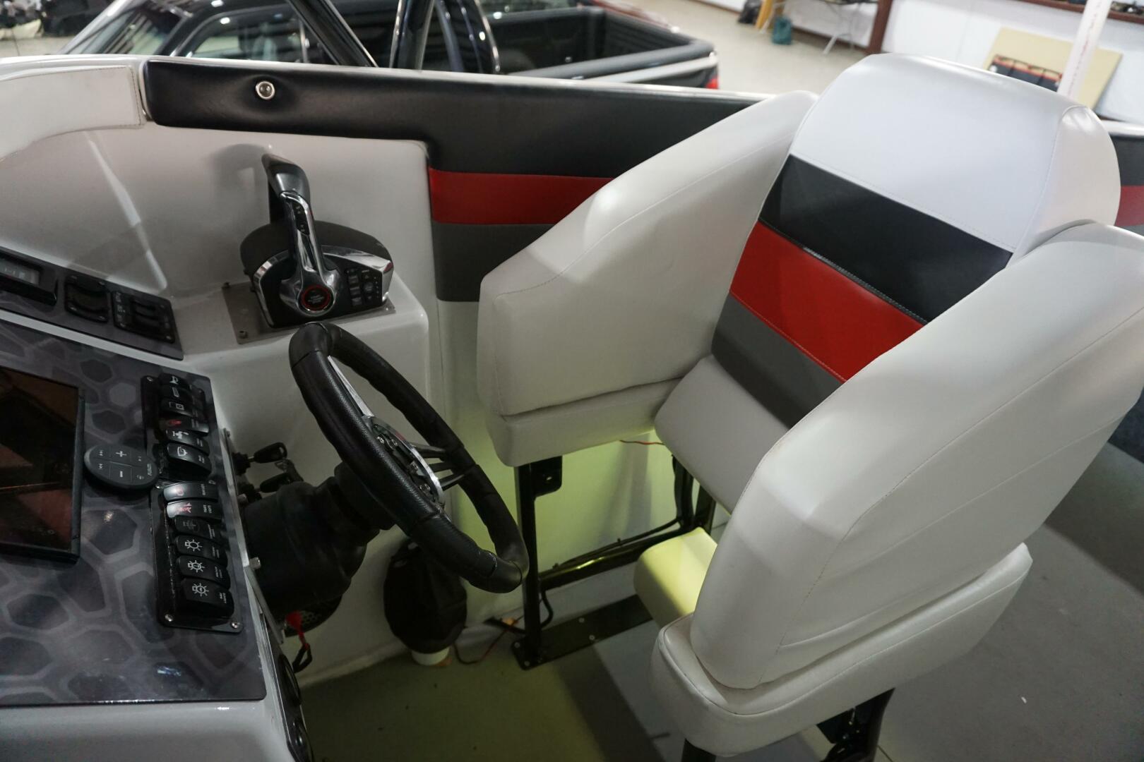 1998 Active Thunder 32 CC - Image 22