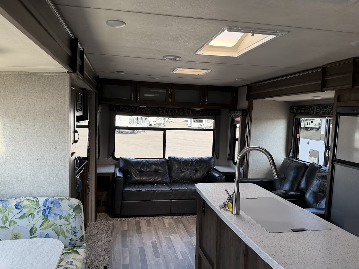 2019 DUTCHMEN AEROLITE 3303RL - Image 6