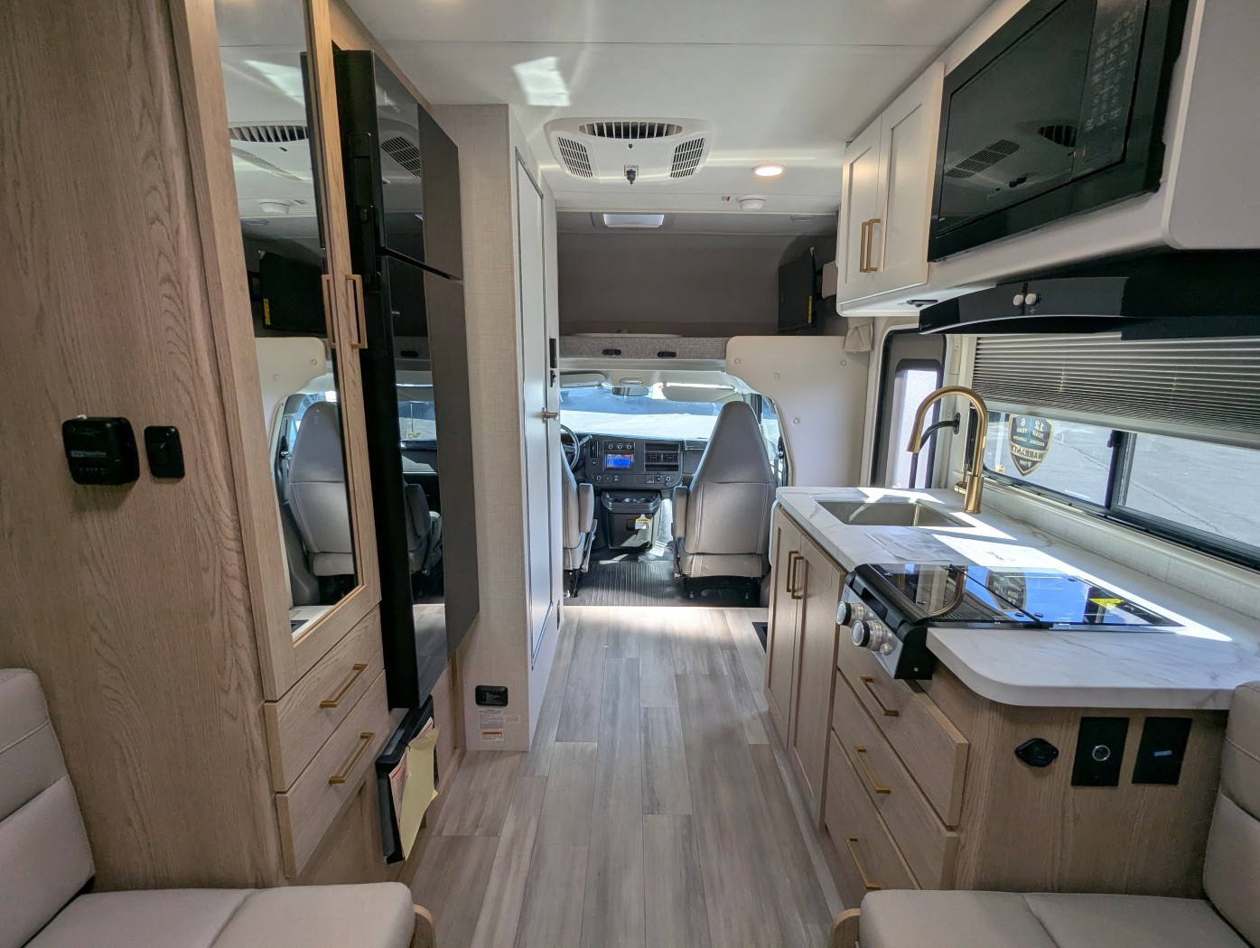 2027 Thor Motor Coach Four Winds 19Z - Image 22
