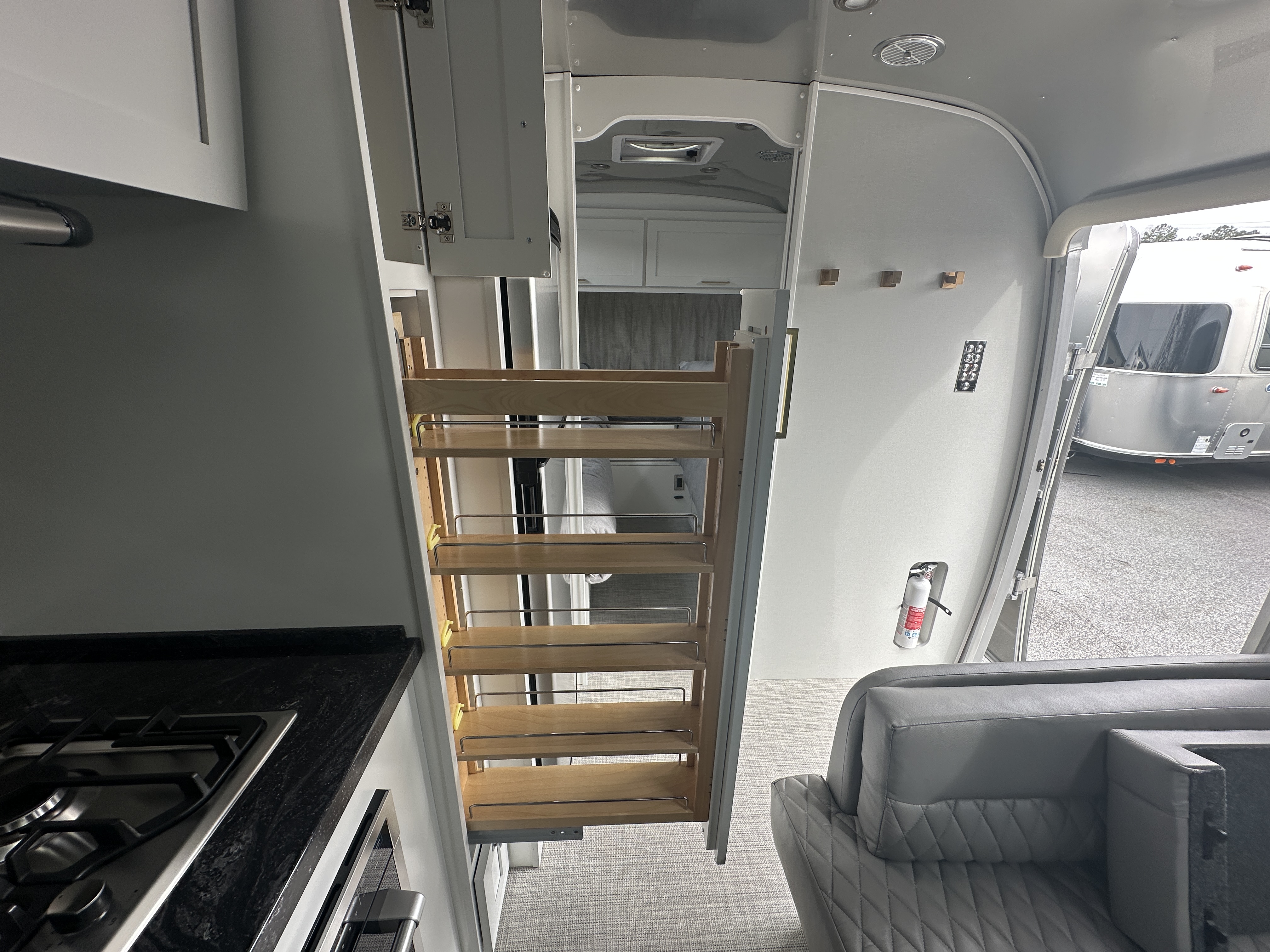 2026 Airstream Classic 33FB - Image 15