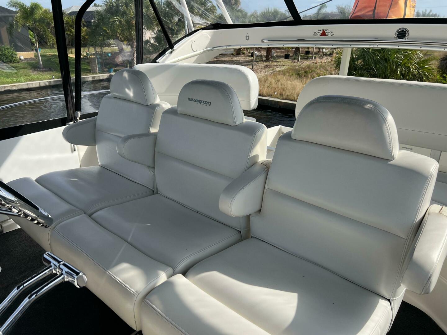 2002 Silverton 39 Motor Yacht - Image 5