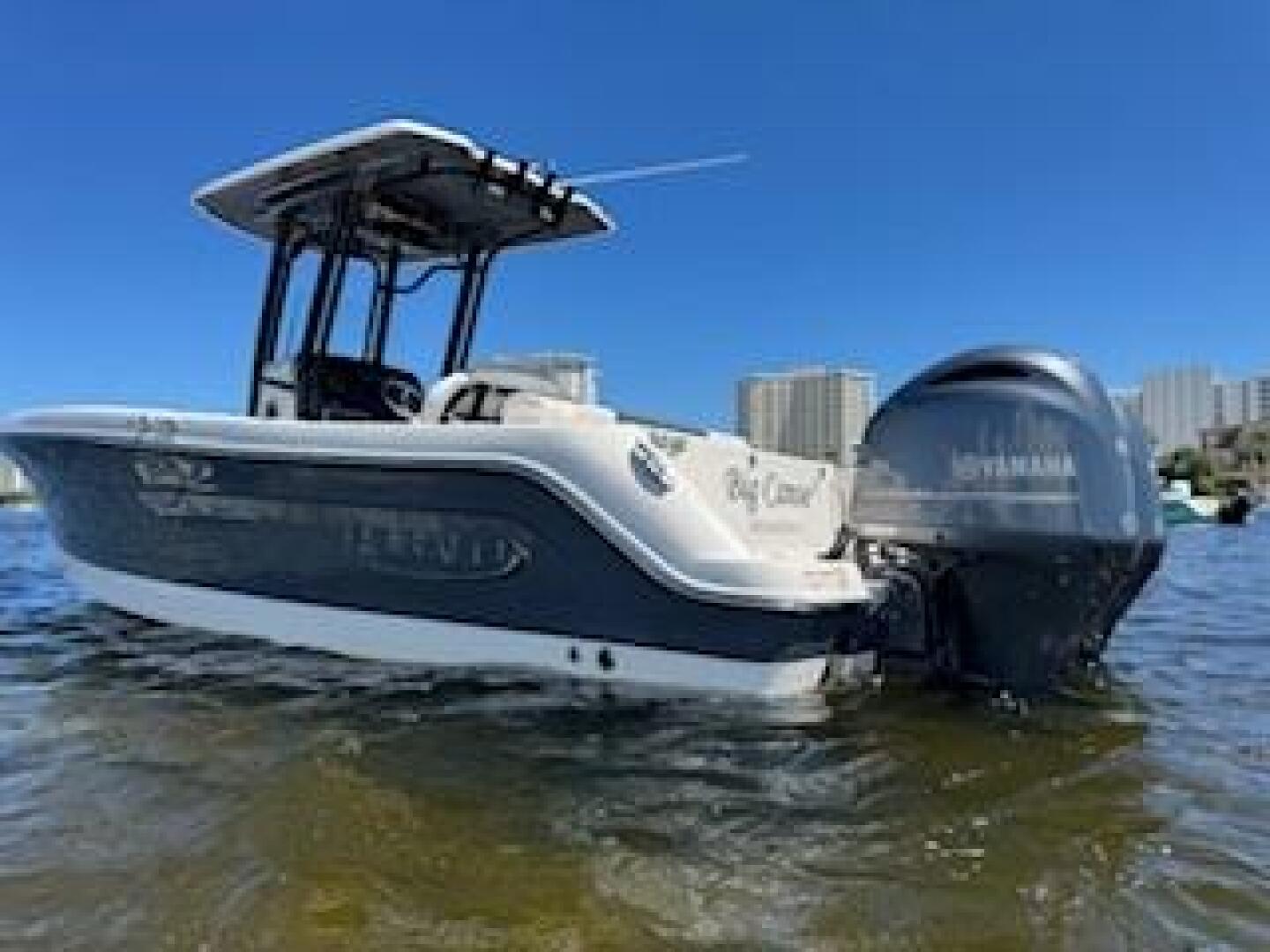 2022 Robalo R242 Center Console Base - Image 4