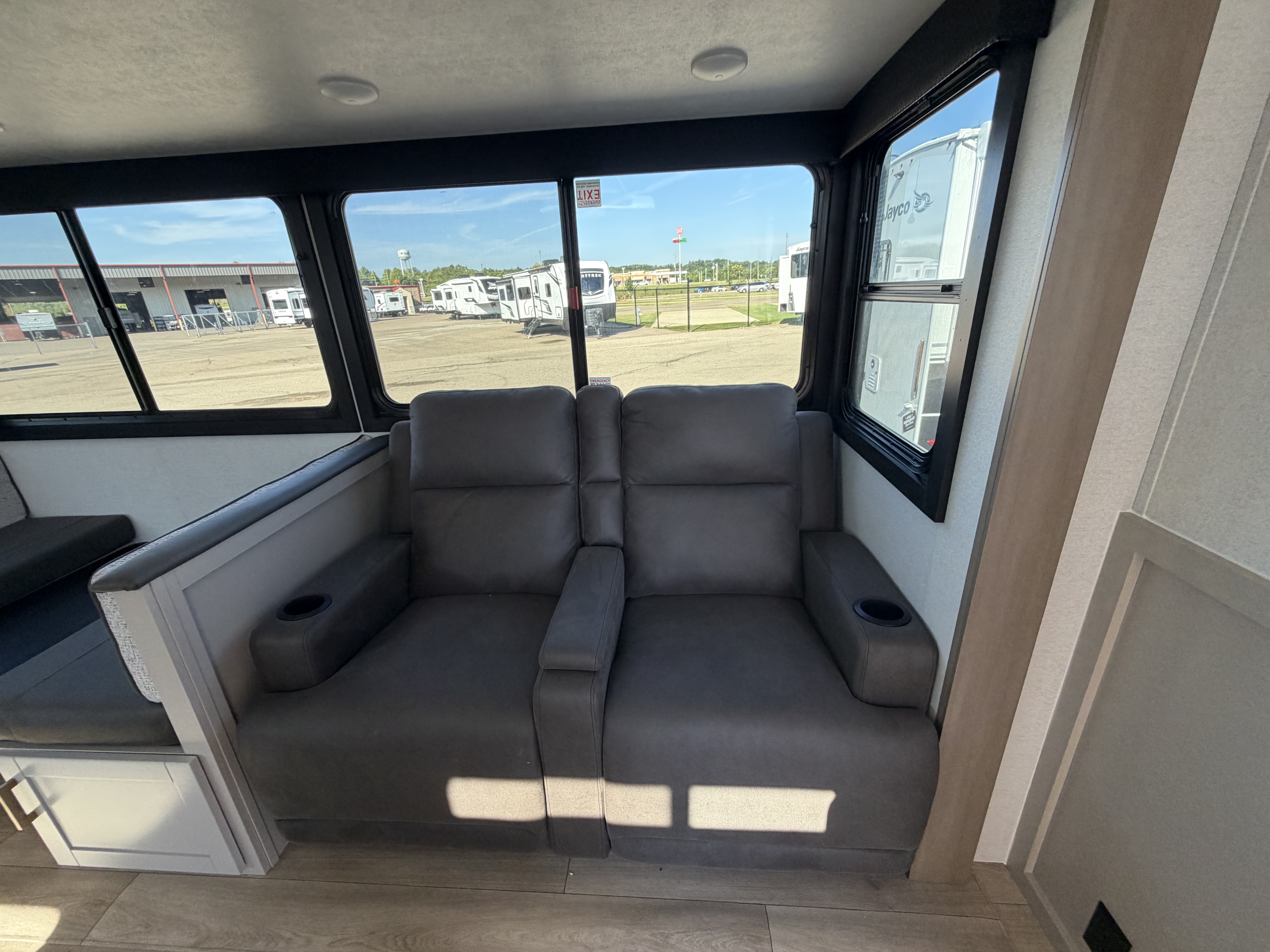 2027 JAYCO JAY FEATHER 30RKB - Image 19