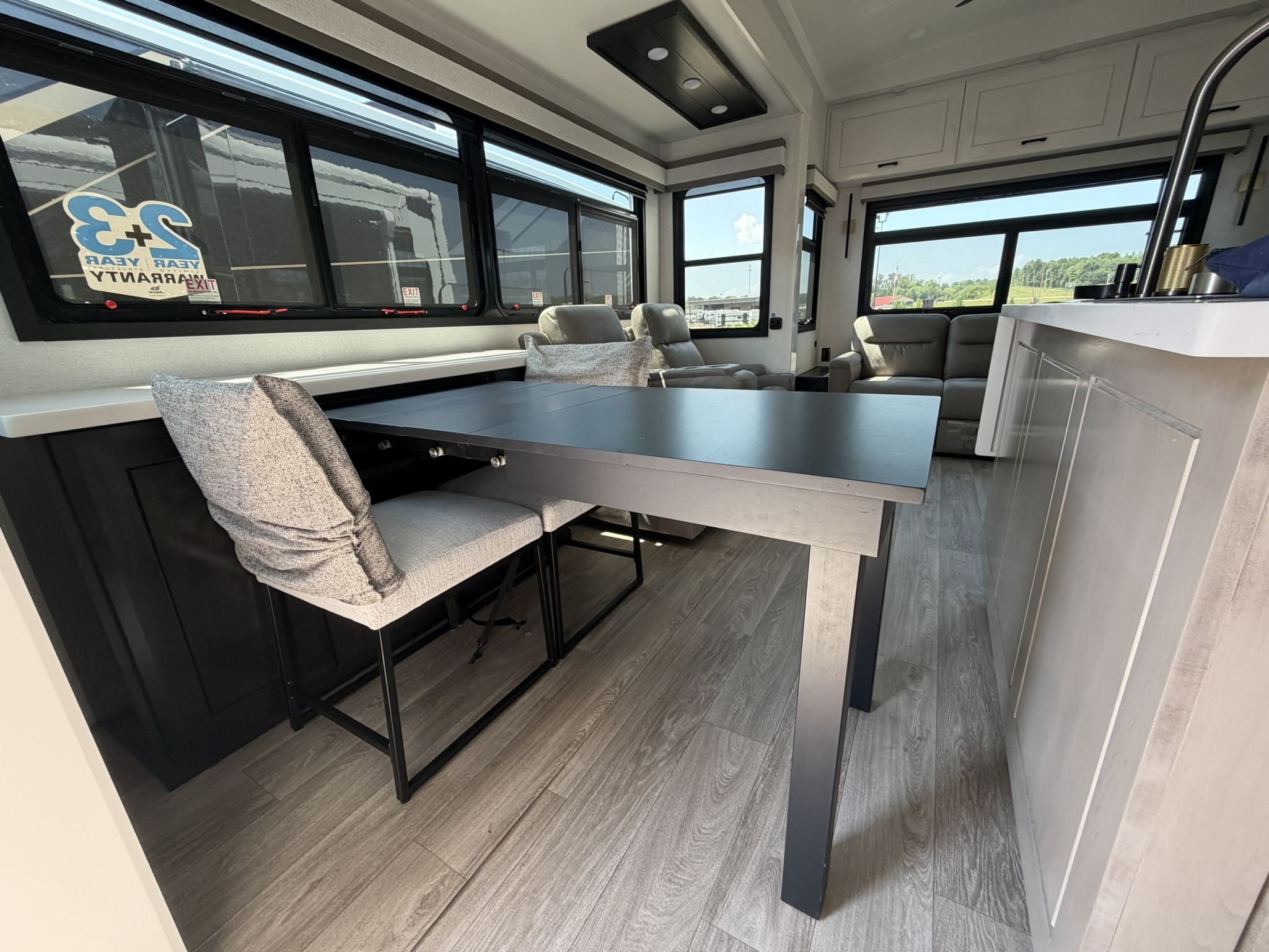 2027 JAYCO PINNACLE 32RLTS - Image 30